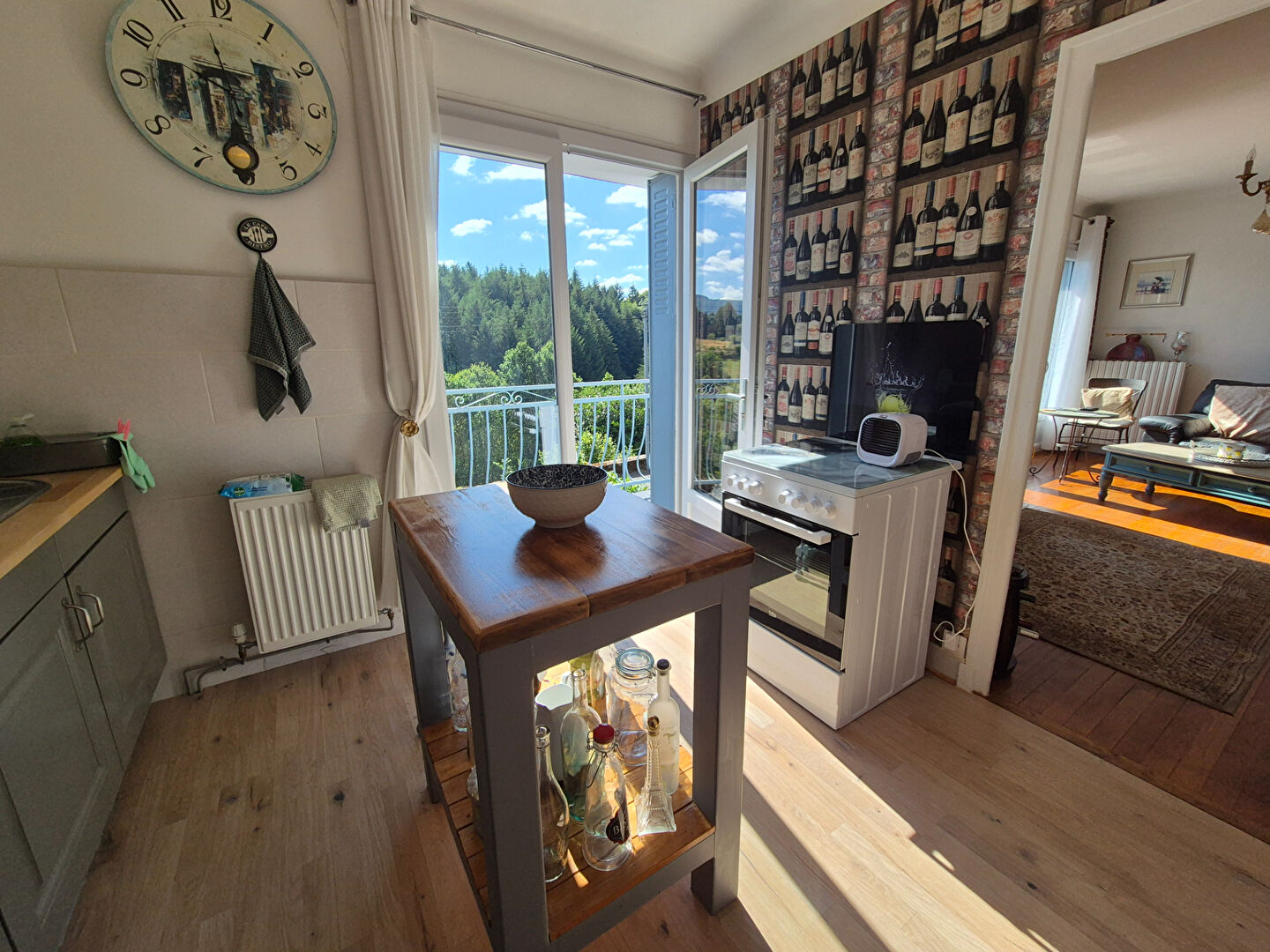 CORREZE. TREIGNAC. Beautiful house of 3 bedrooms with garage and gardens of 1079m2