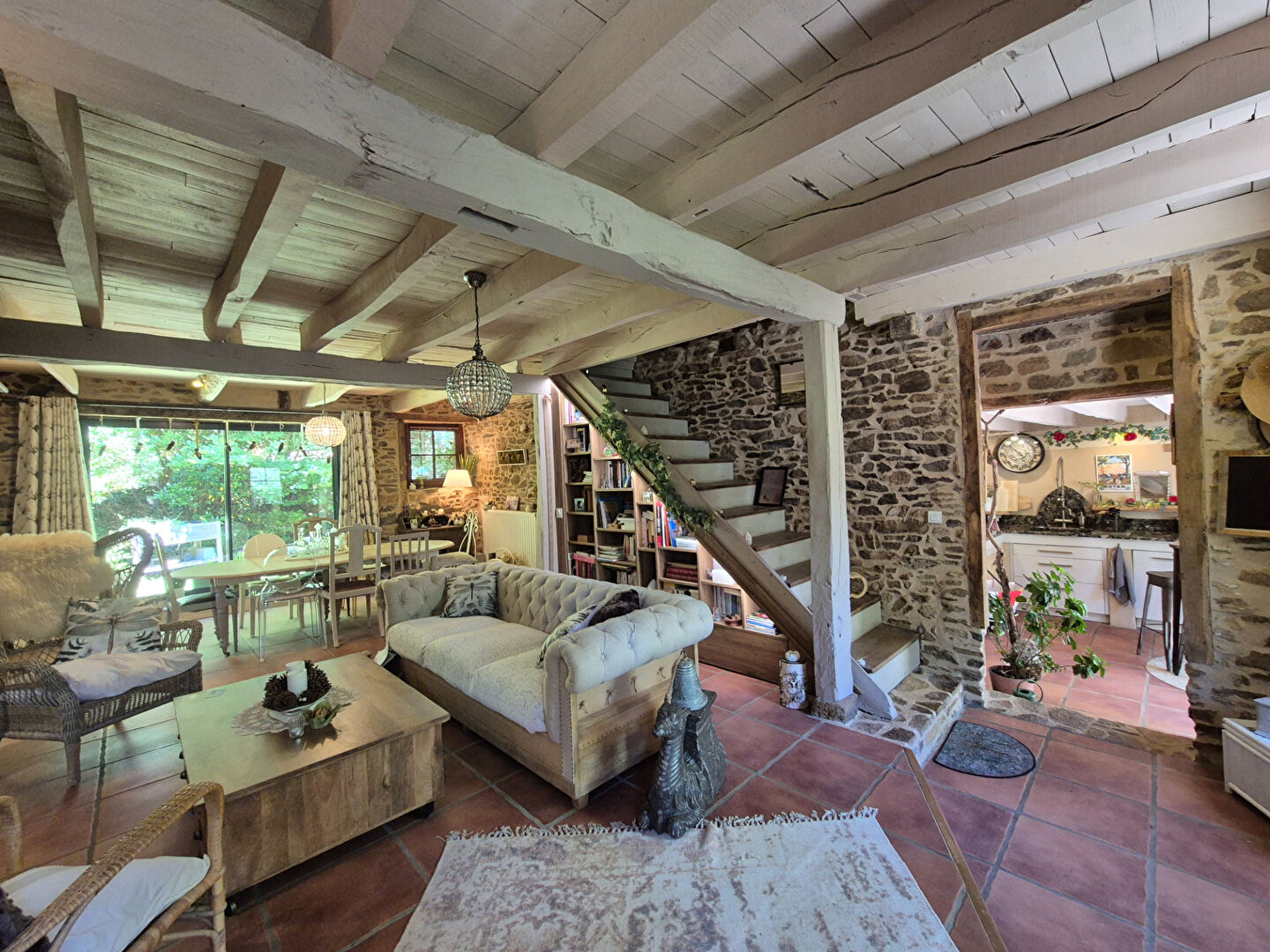 CORREZE. CHAMBOULIVE. Stone house with 6 bedrooms, swimming pool, 2 garages, car port, surrounded by gardens of 5 498m2