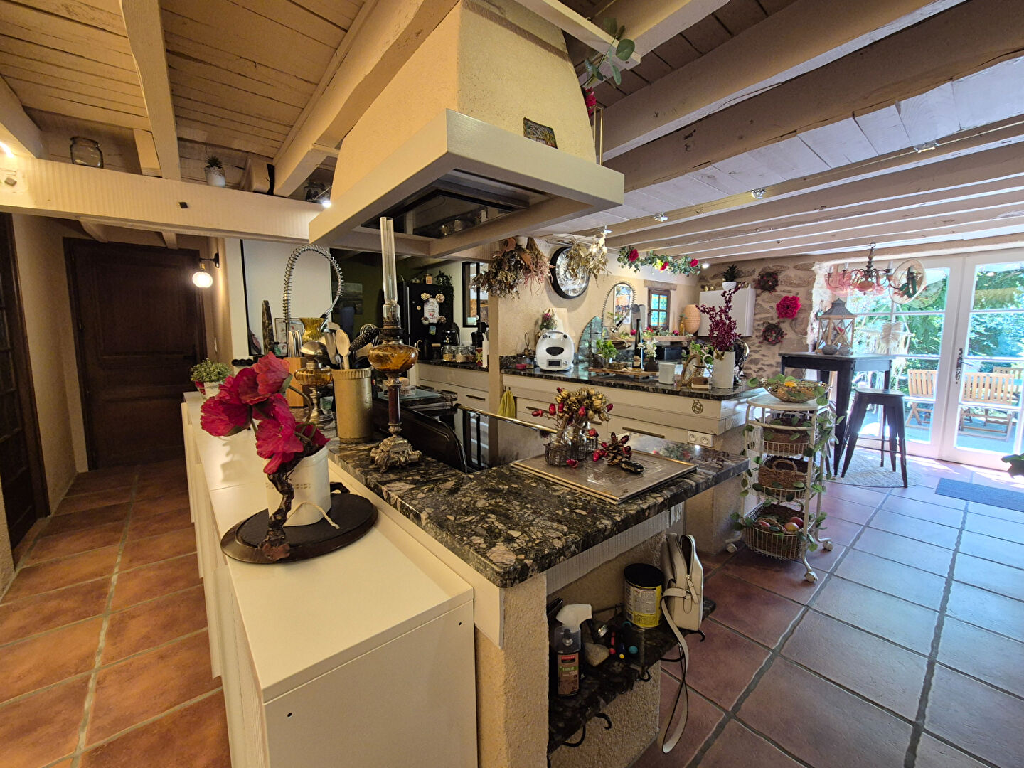 CORREZE. CHAMBOULIVE. Stone house with 6 bedrooms, swimming pool, 2 garages, car port, surrounded by gardens of 5 498m2