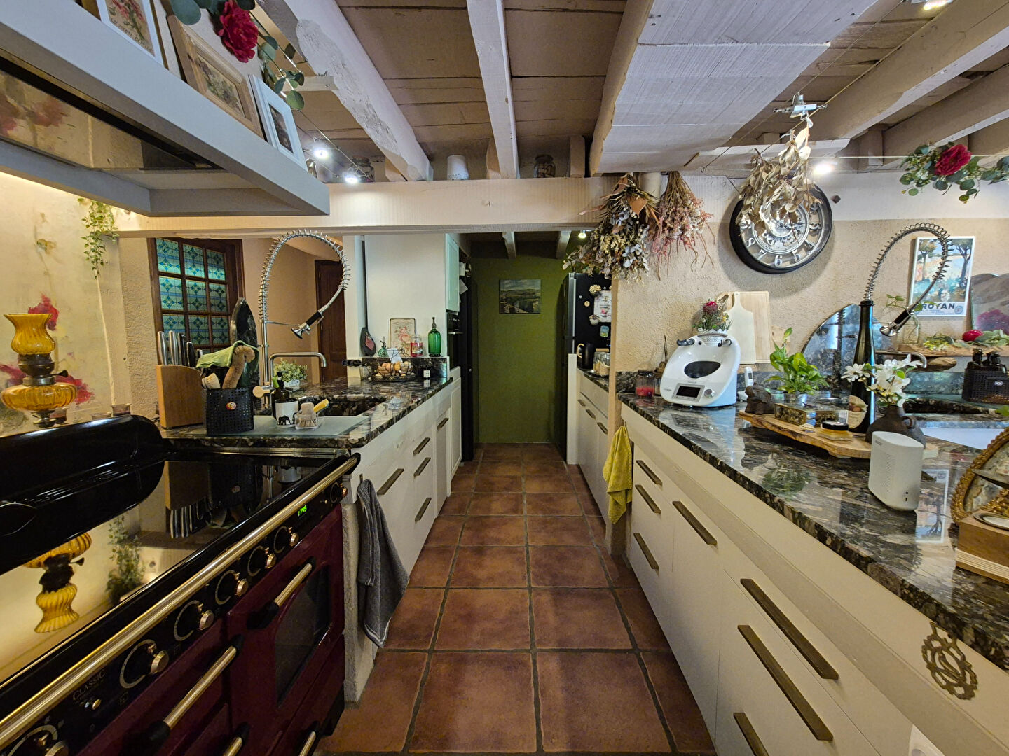 CORREZE. CHAMBOULIVE. Stone house with 6 bedrooms, swimming pool, 2 garages, car port, surrounded by gardens of 5 498m2