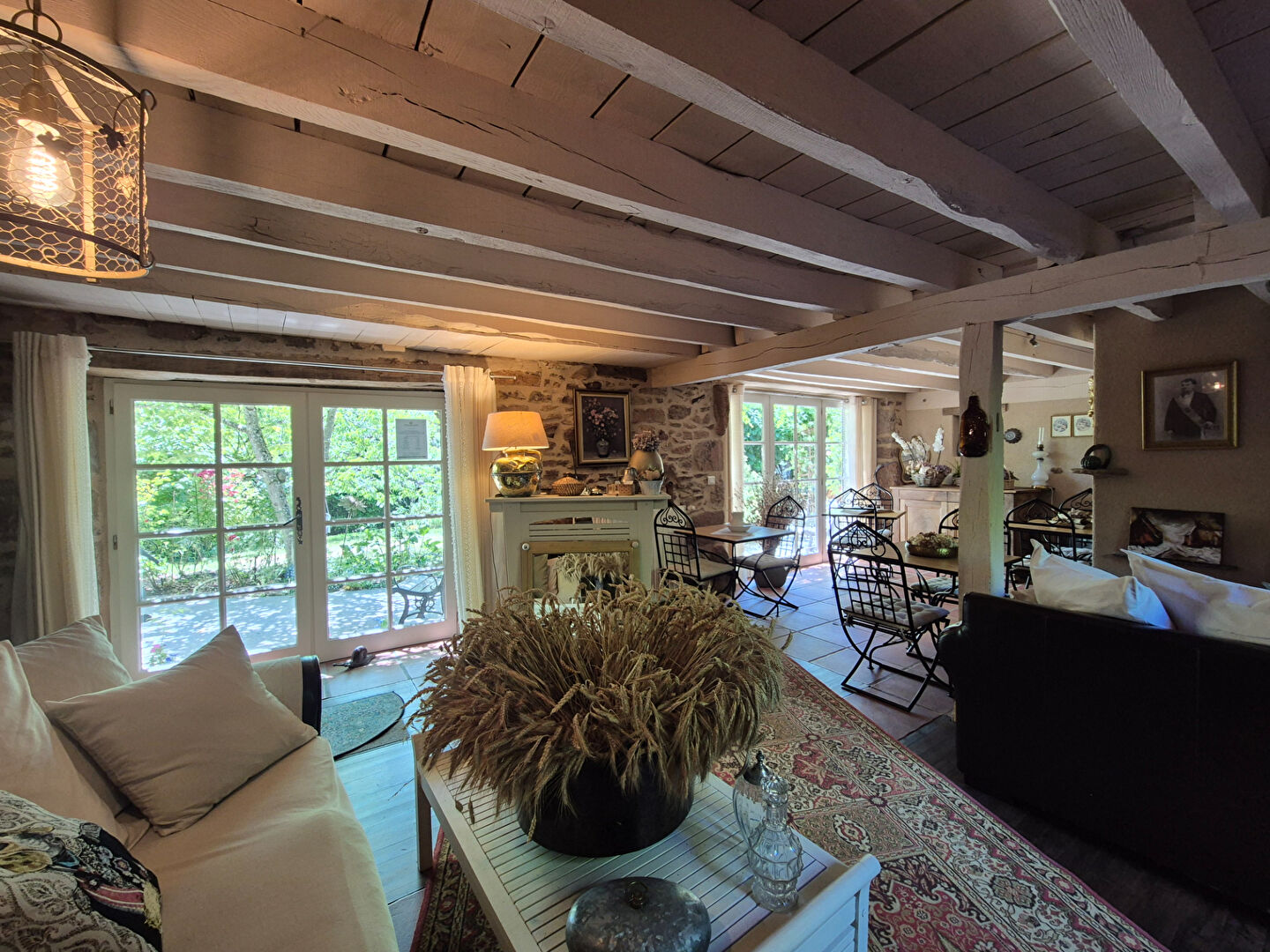 CORREZE. CHAMBOULIVE. Stone house with 6 bedrooms, swimming pool, 2 garages, car port, surrounded by gardens of 5 498m2