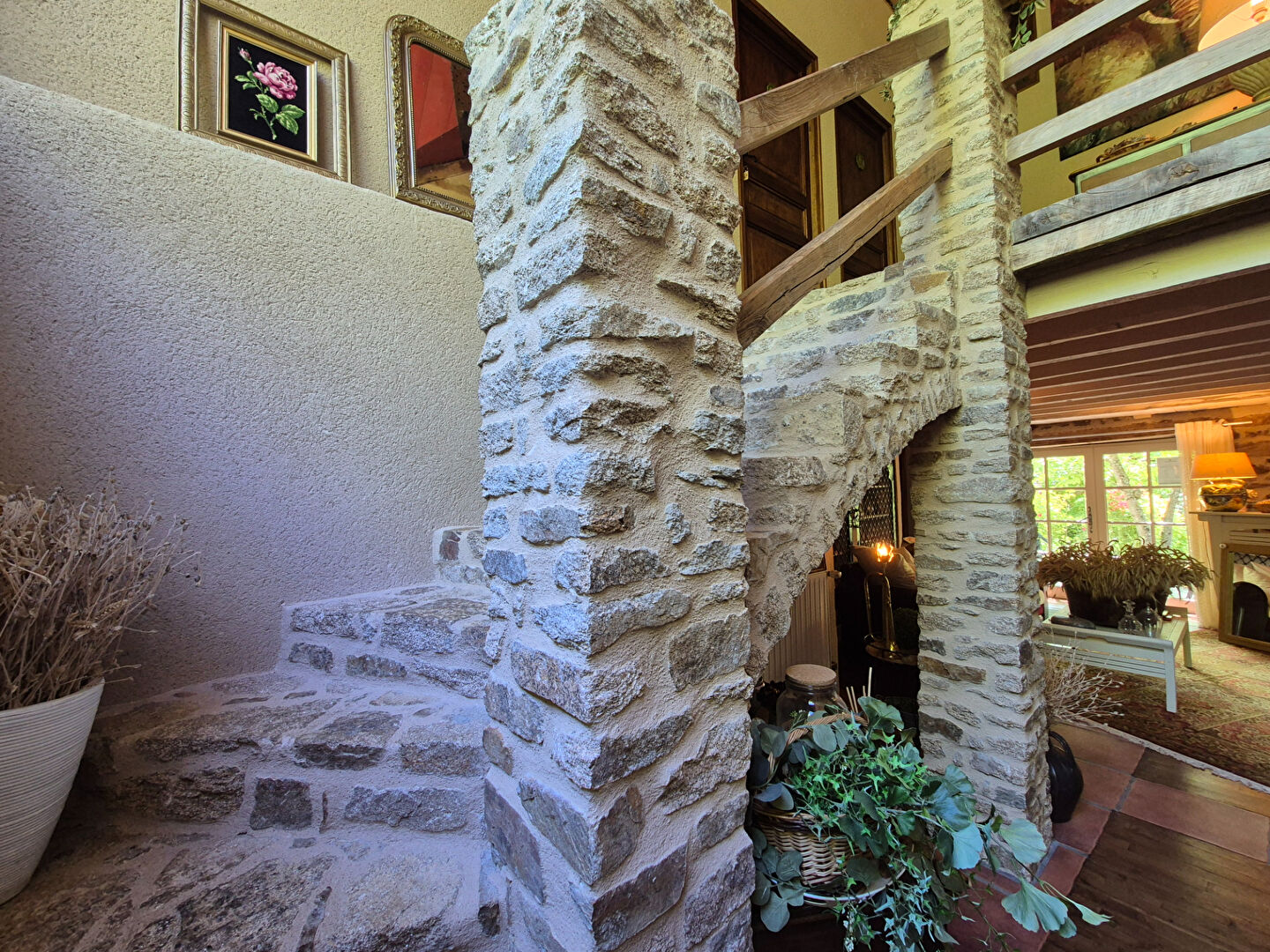 CORREZE. CHAMBOULIVE. Stone house with 6 bedrooms, swimming pool, 2 garages, car port, surrounded by gardens of 5 498m2