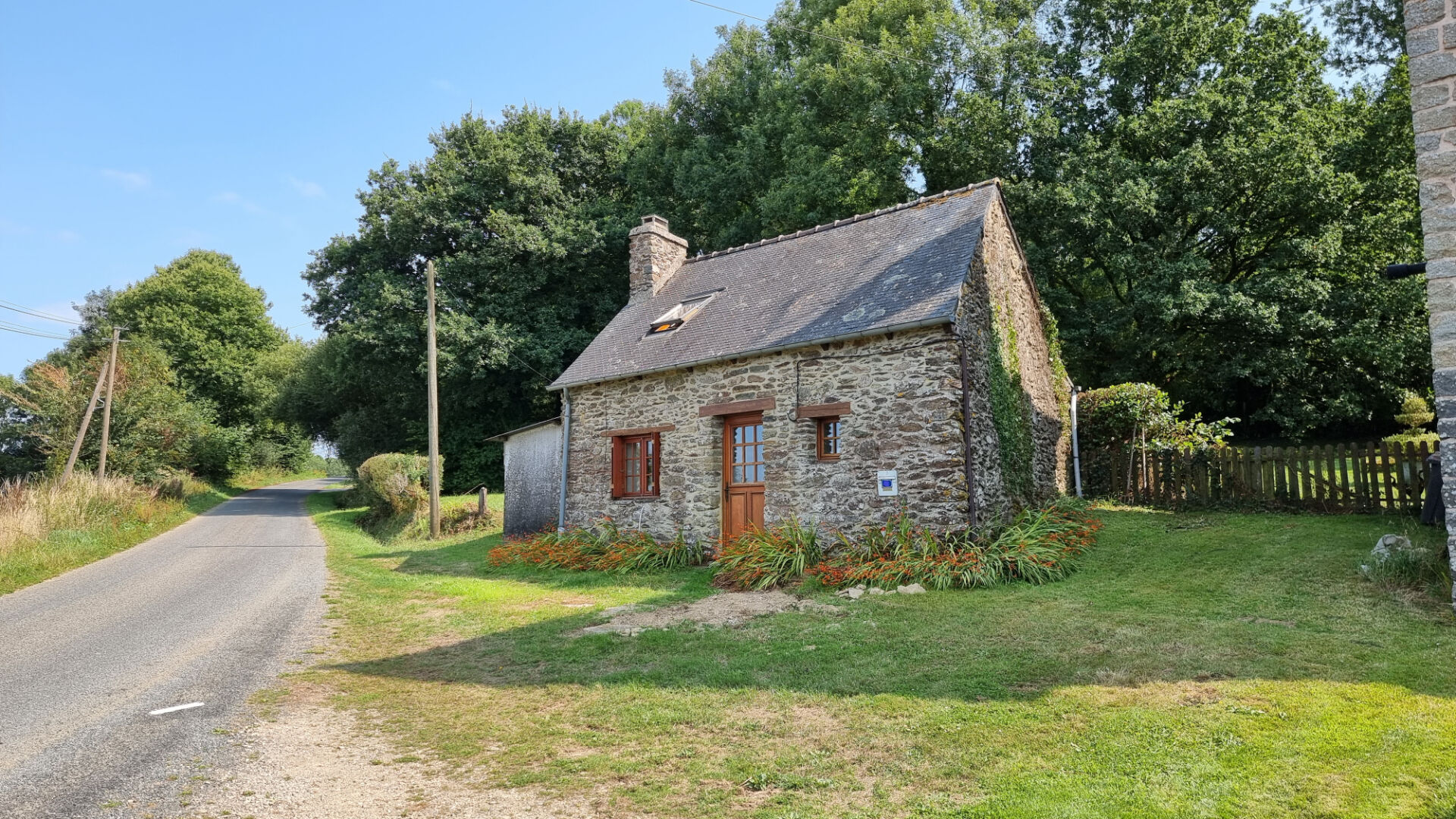 House in Saint-Mayeux - view 1