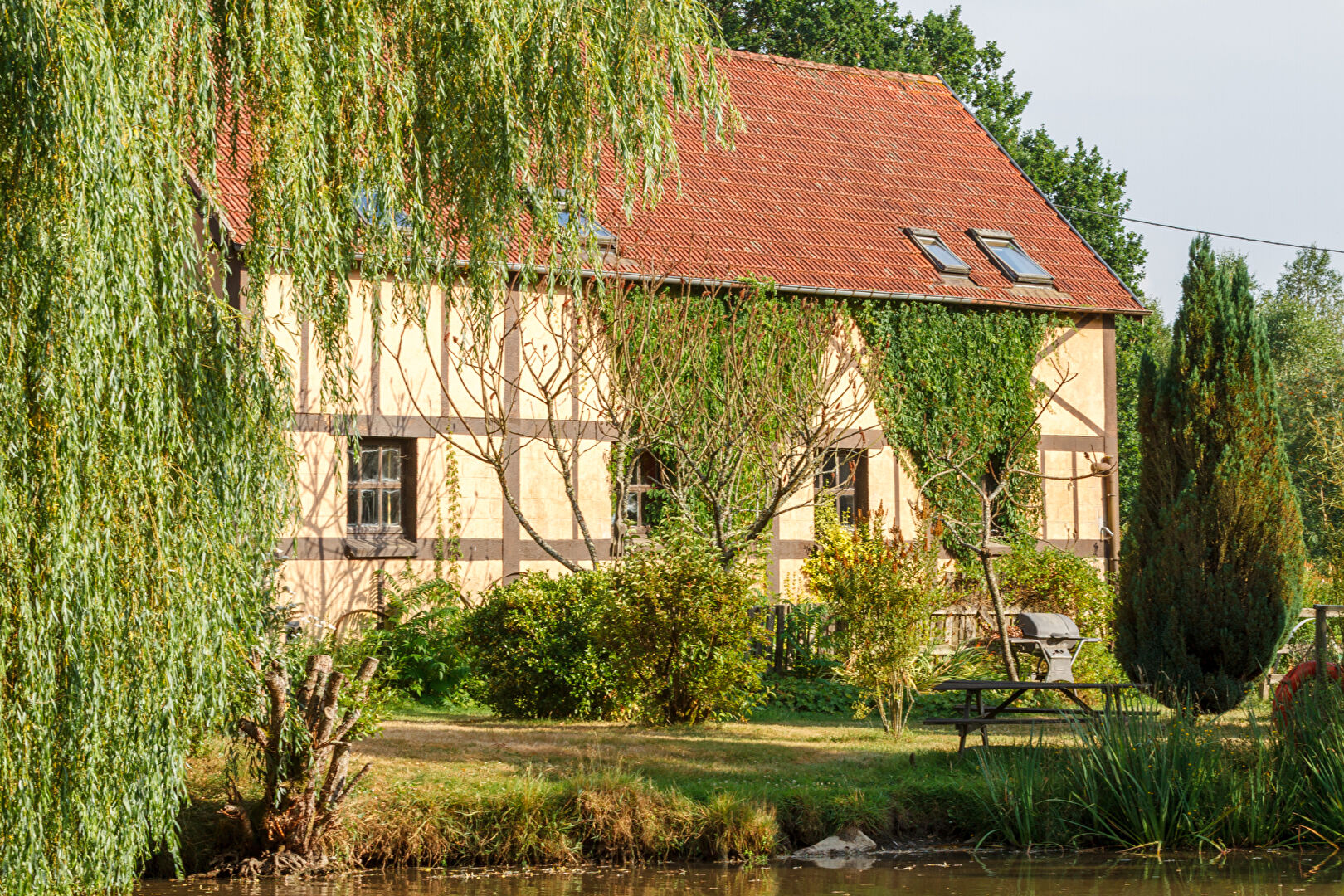 MANCHE: 3 Bedroom House, Gite, Lake and Land in beautiful countryside.