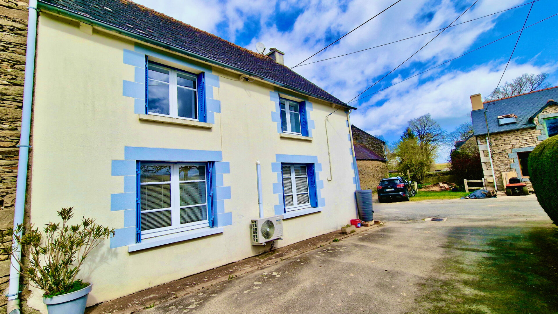 House in Le Mene - view 1
