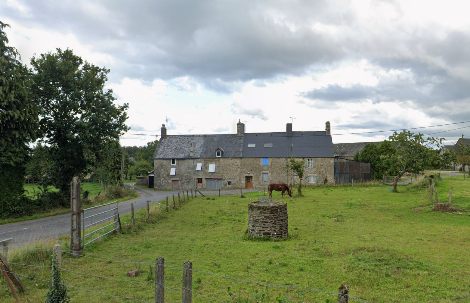 Manche : Character semi detached house to renovate in beautiful Normandie countryside.