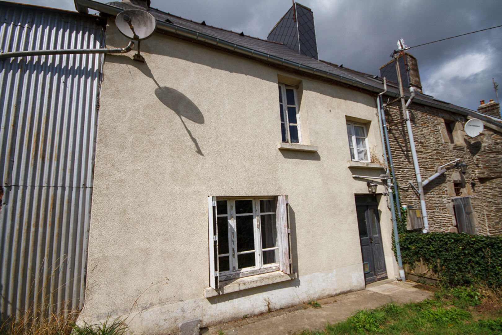 Manche : Character semi detached house to renovate in beautiful Normandie countryside.