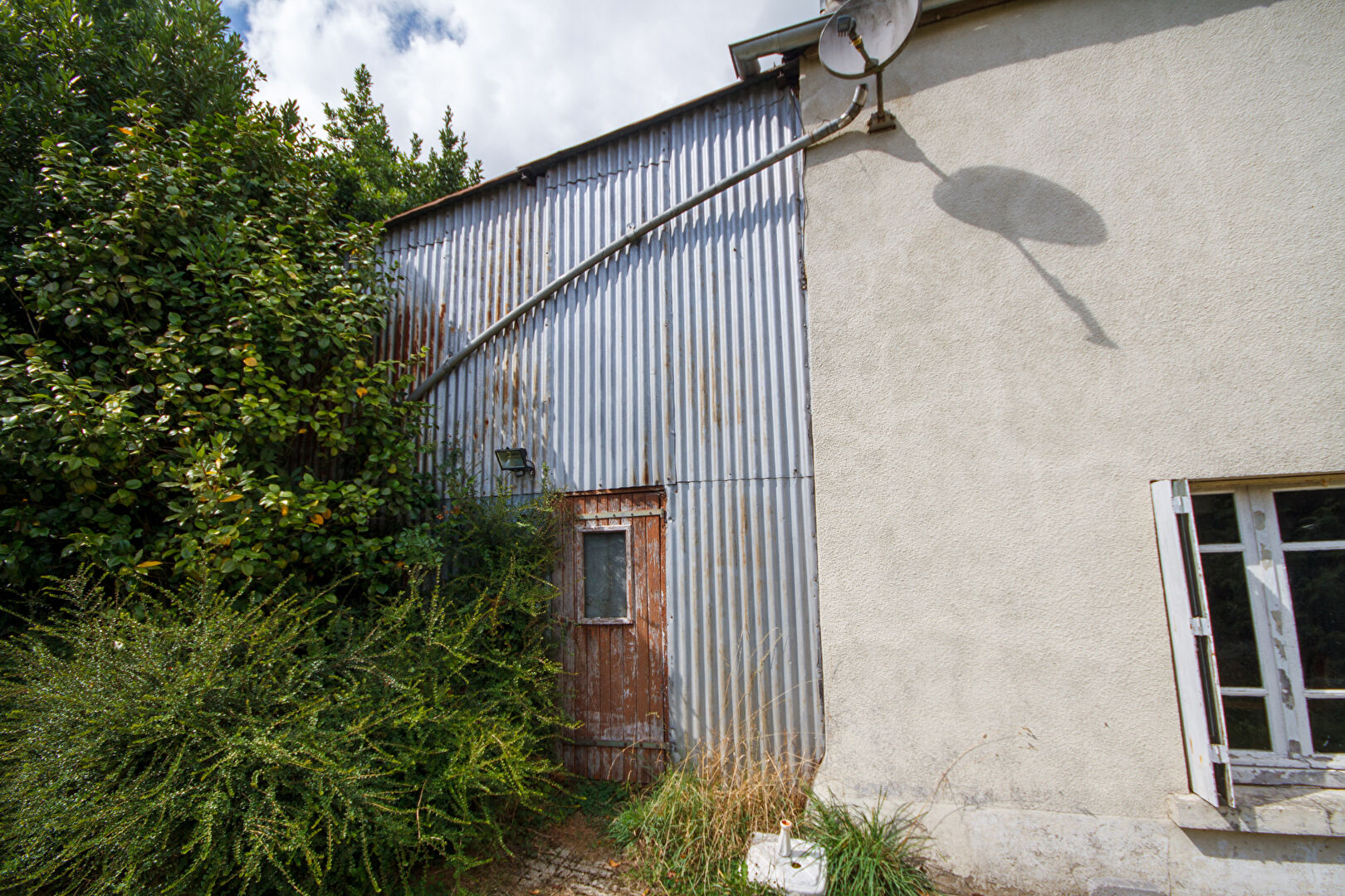 Manche : Character semi detached house to renovate in beautiful Normandie countryside.