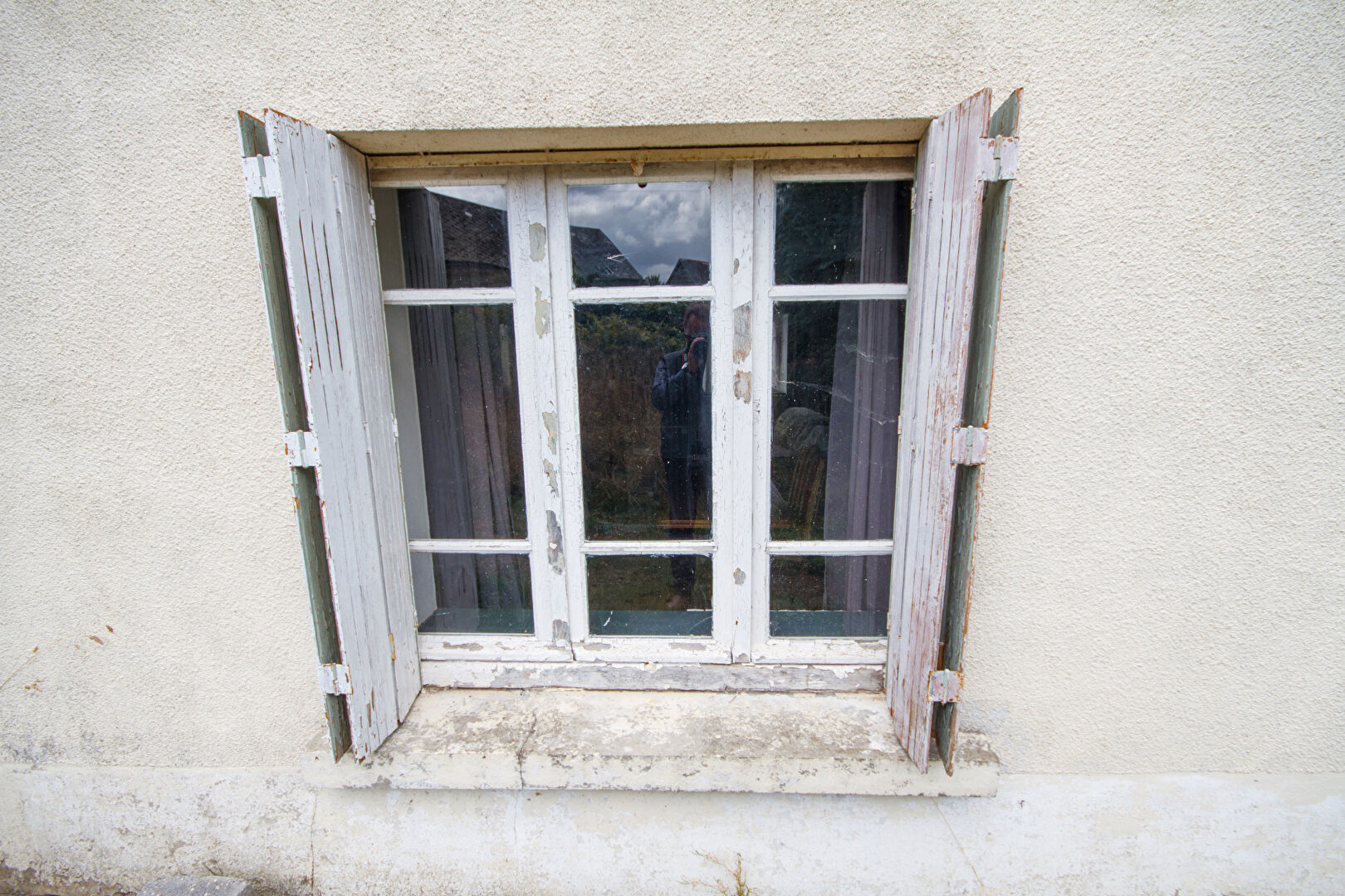 Manche : Character semi detached house to renovate in beautiful Normandie countryside.