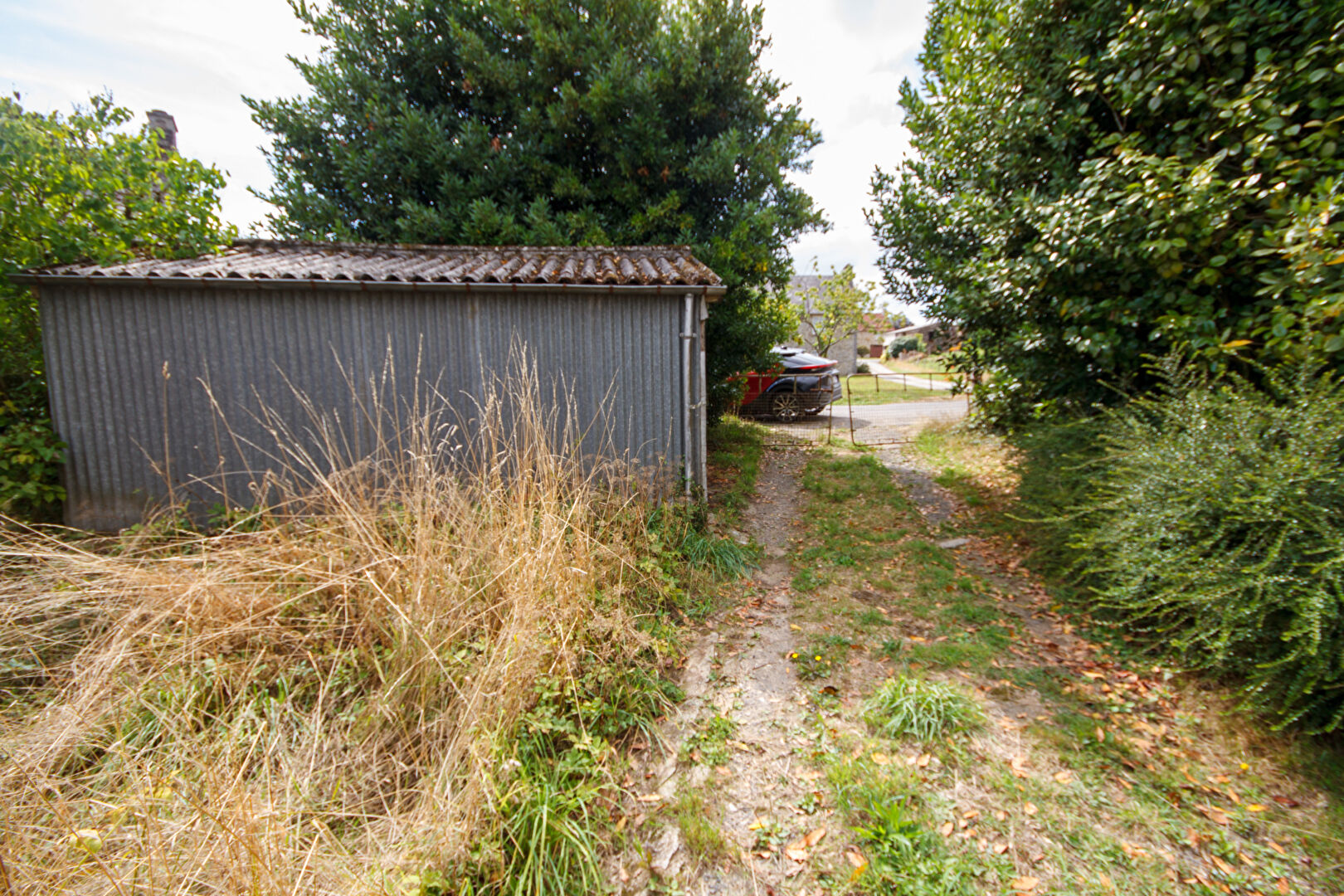 Manche : Character semi detached house to renovate in beautiful Normandie countryside.