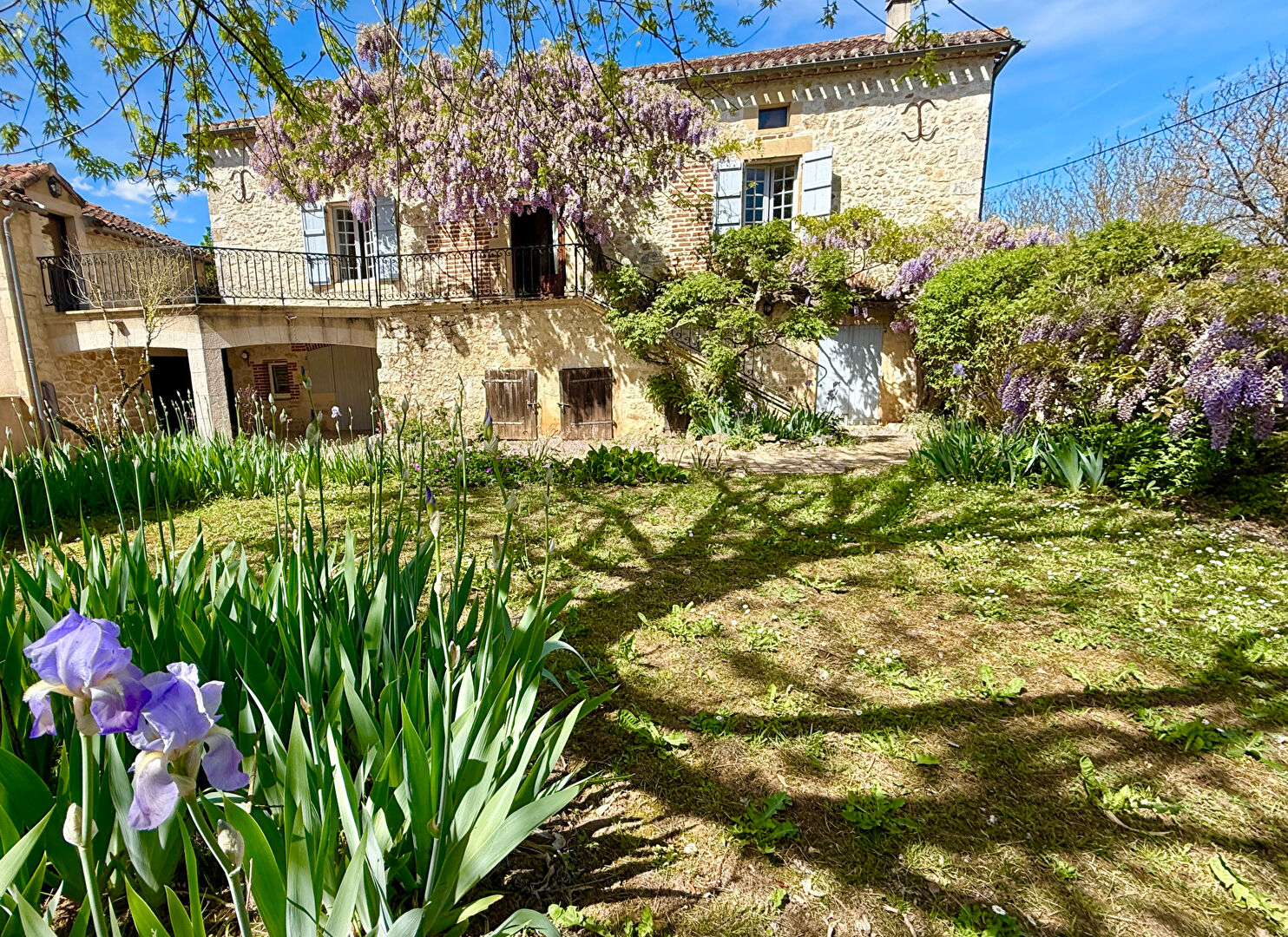 LOT- near PRAYSSAC- Renovated Quercy stone house with independent apartment, pool and barn, 5 minutes from Prayssac