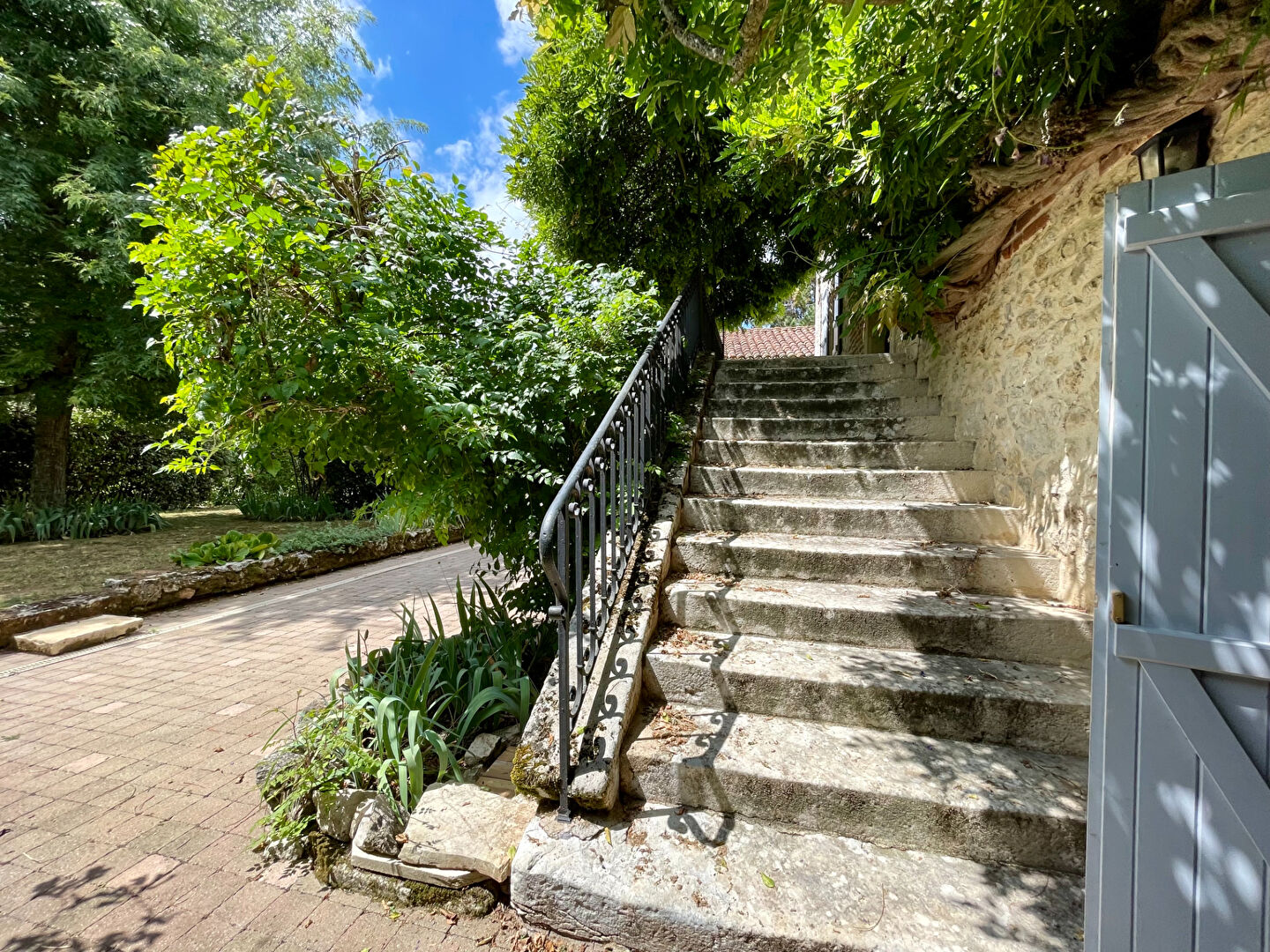 LOT- near PRAYSSAC- Renovated Quercy stone house with independent apartment, pool and barn, 5 minutes from Prayssac