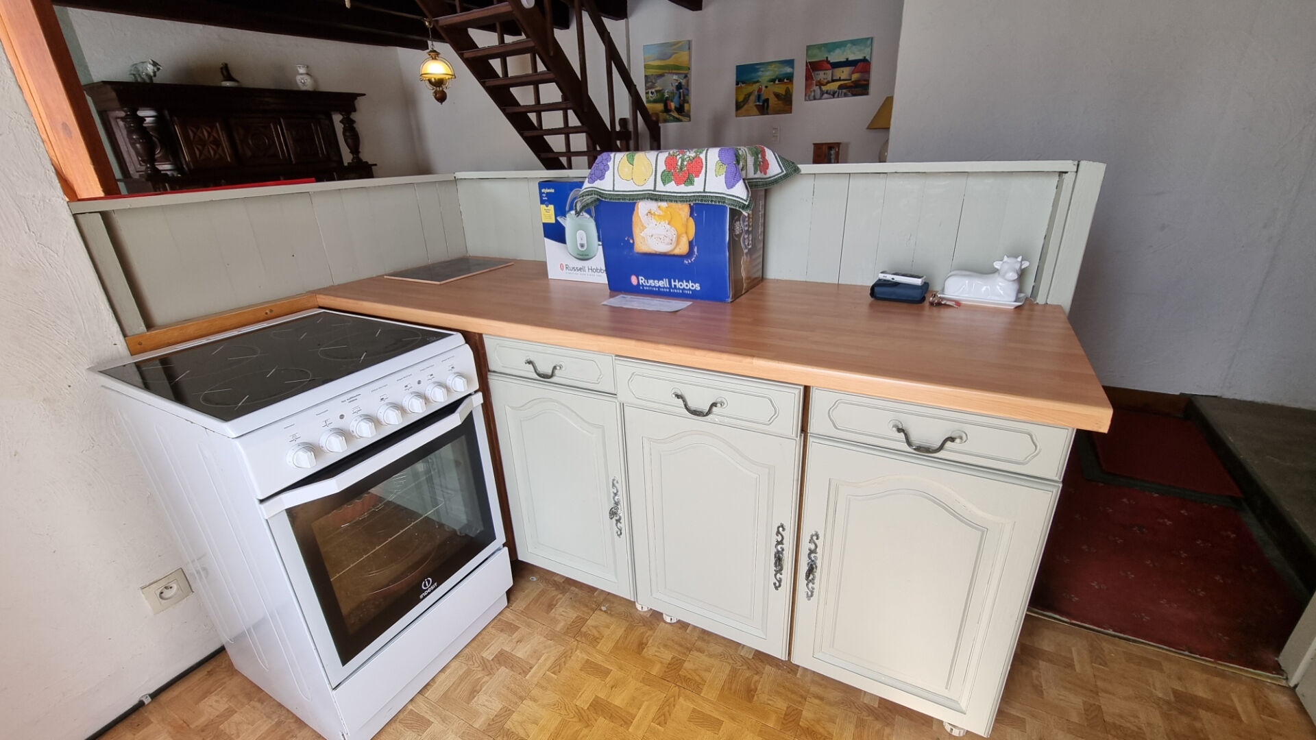 MORBIHAN, Near Rohan, Charming 2-Bed End-Terrace Home, Ideal First Home Or Holiday Getaway, Fully Furnished