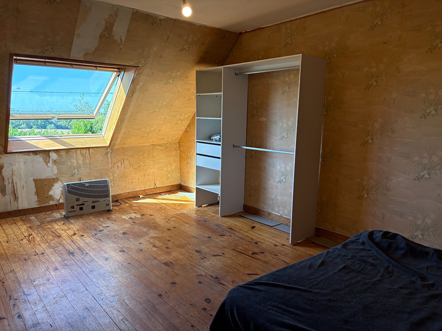 FINISTÈRE: Near Morlaix. Three bed house of 130 m² with workshop and 2,858 m² garden, 30 minutes from the coast.