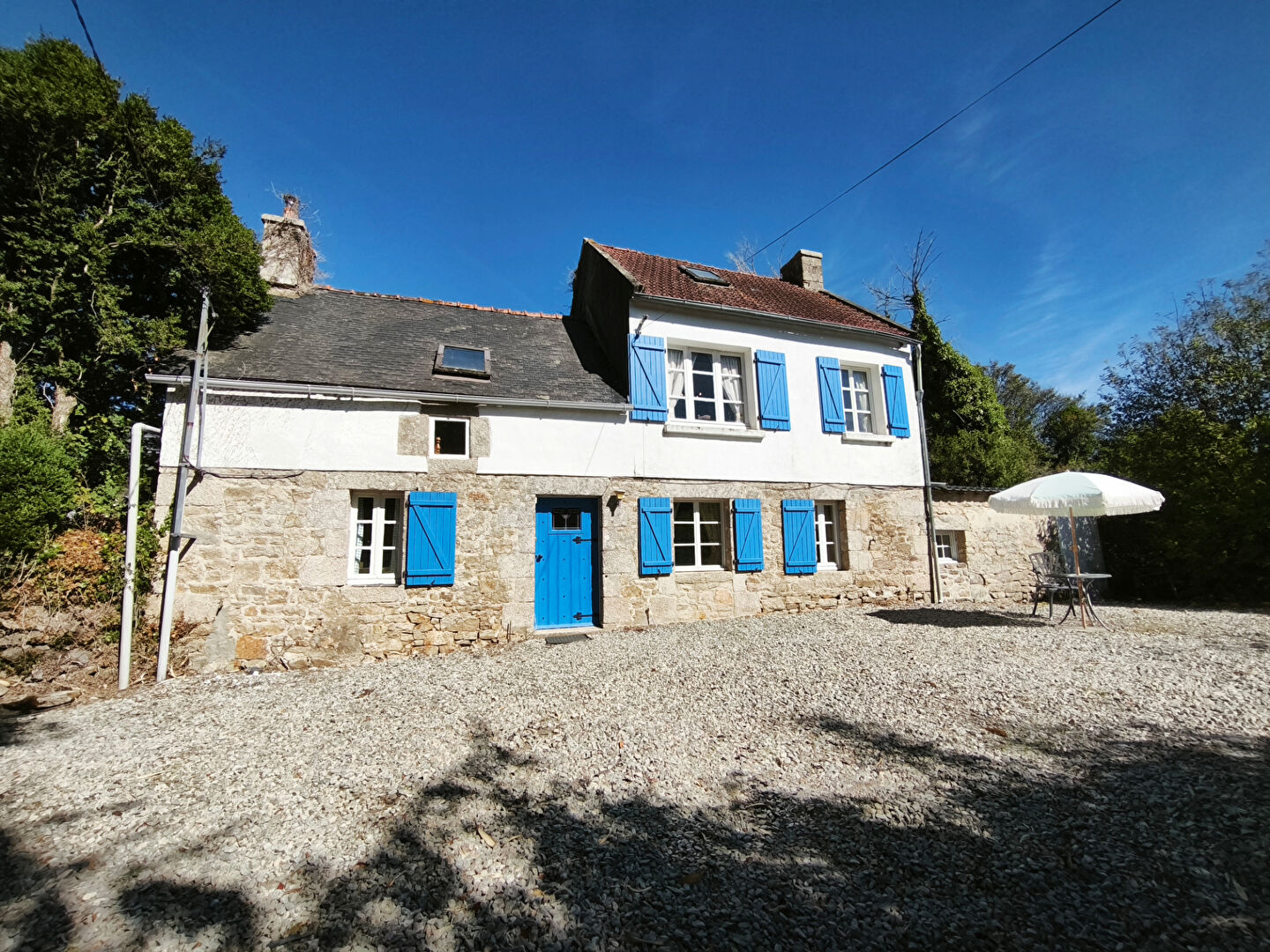MORBIHAN, Guern, Detached stone house, three bedrooms, renovation required