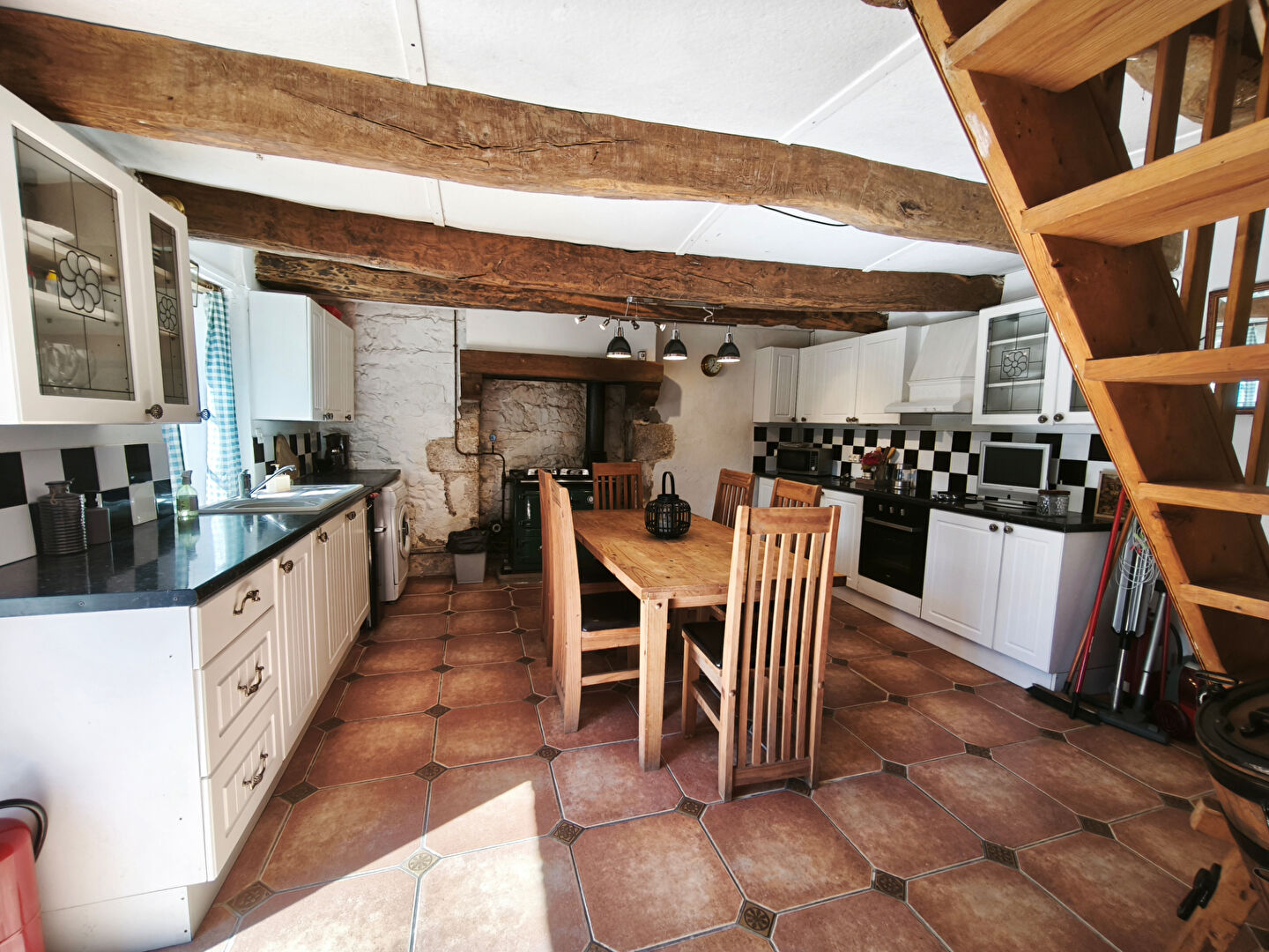 MORBIHAN, Guern, Detached stone house, three bedrooms, renovation required