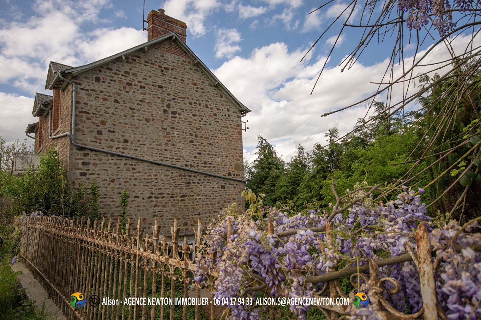 House in Ducey - Image 4
