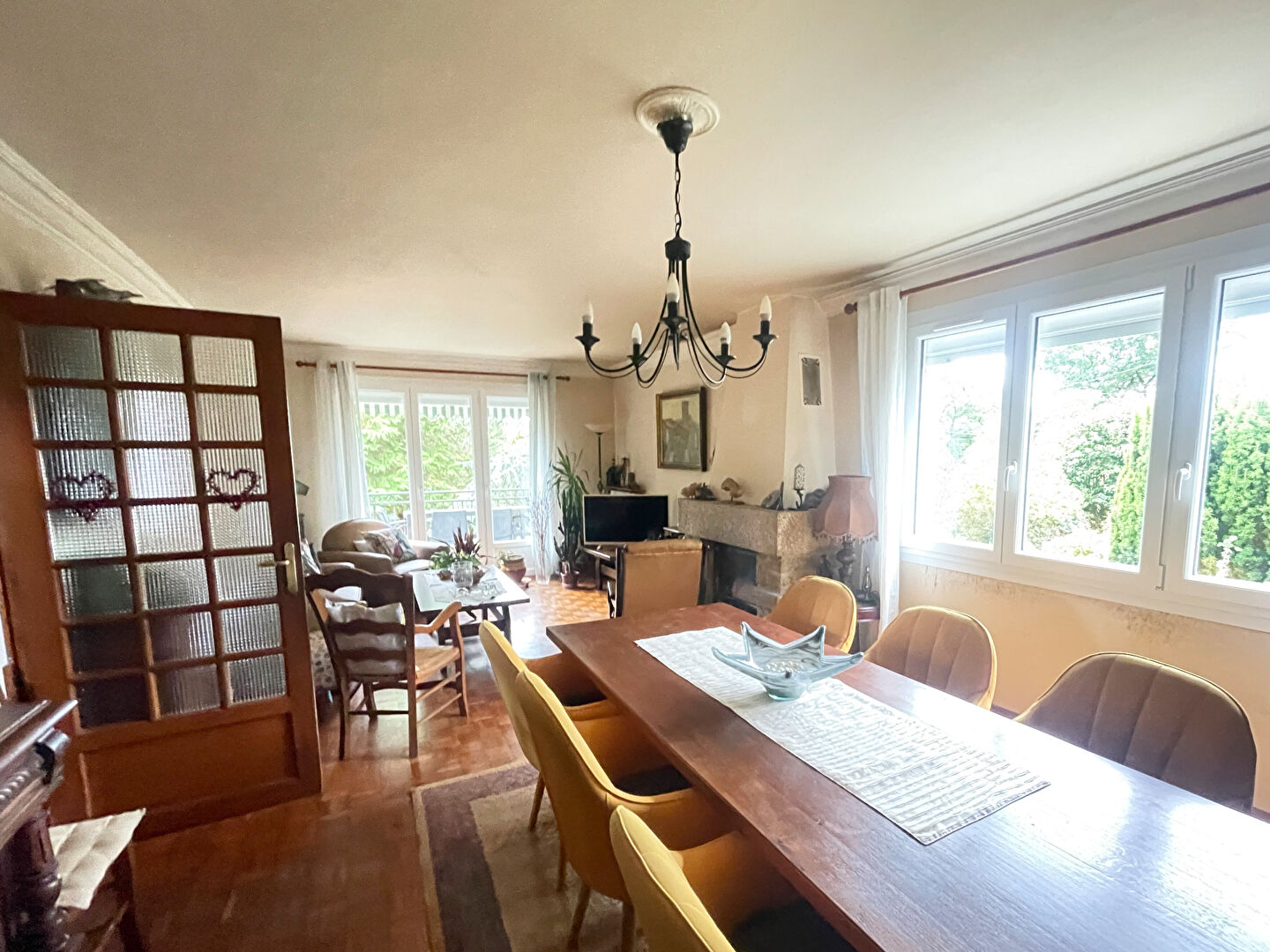 FINISTÈRE: Châteauneuf-du-Faou. Spacious 5-bedroom family home with garden and paddock..