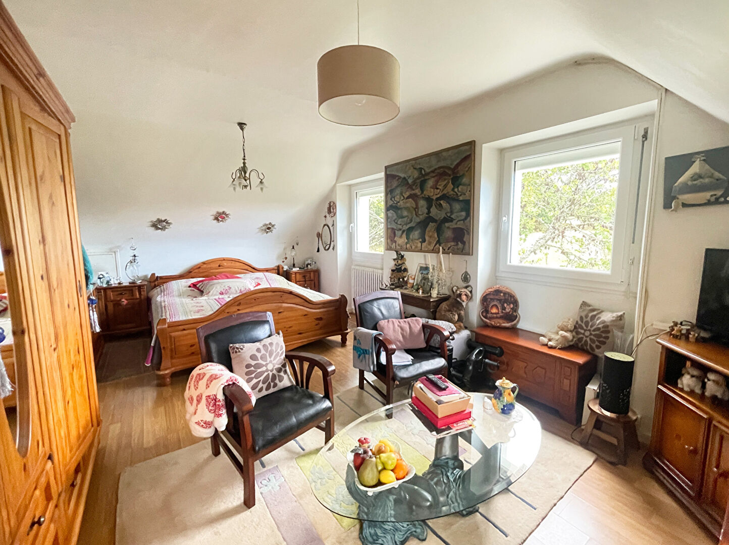 FINISTÈRE: Châteauneuf-du-Faou. Spacious 5-bedroom family home with garden and paddock..