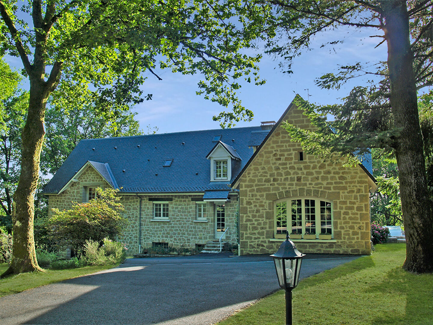 CORREZE. Sarran. Exquisite stone house with heated swimming pool. Parkland gardens of 5600m2.