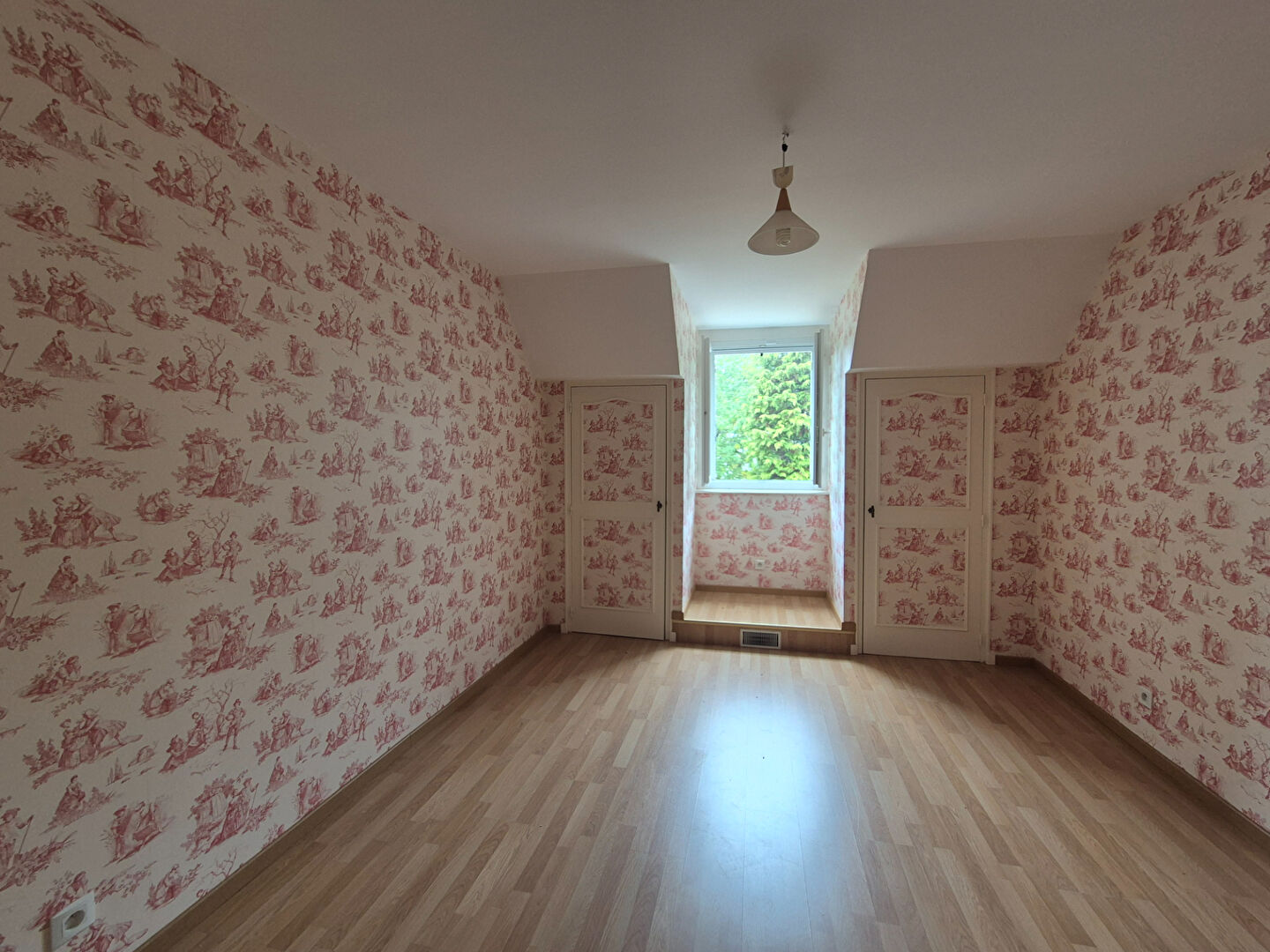 CORREZE. Sarran. Exquisite stone house with heated swimming pool. Parkland gardens of 5600m2.