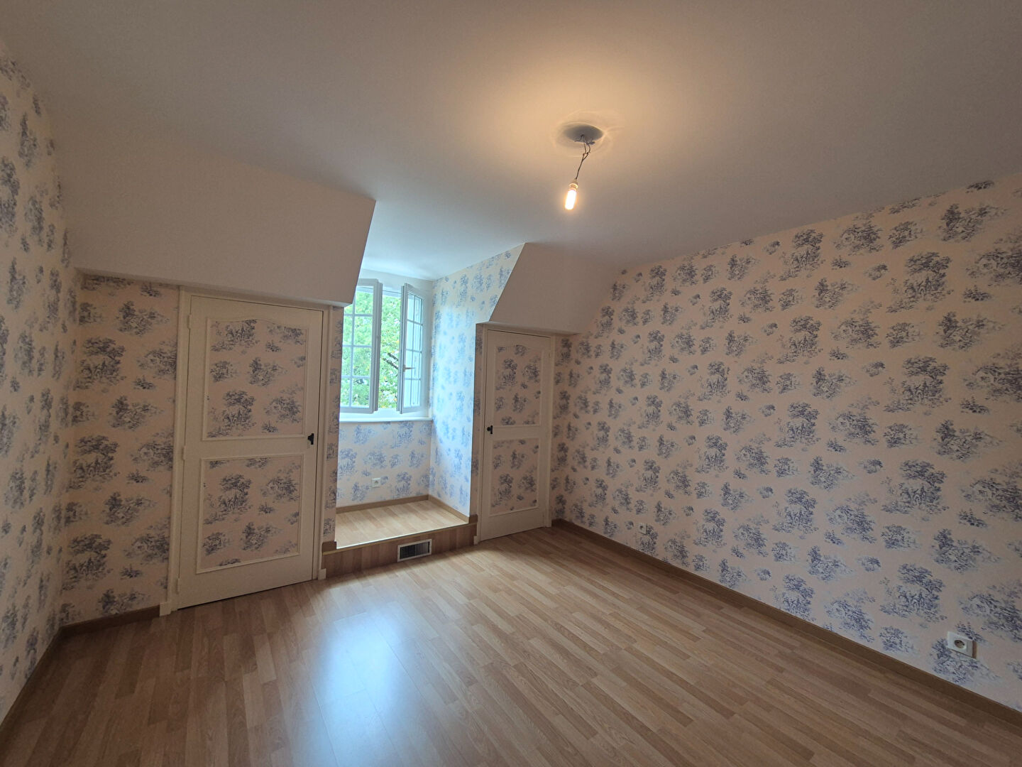 CORREZE. Sarran. Exquisite stone house with heated swimming pool. Parkland gardens of 5600m2.
