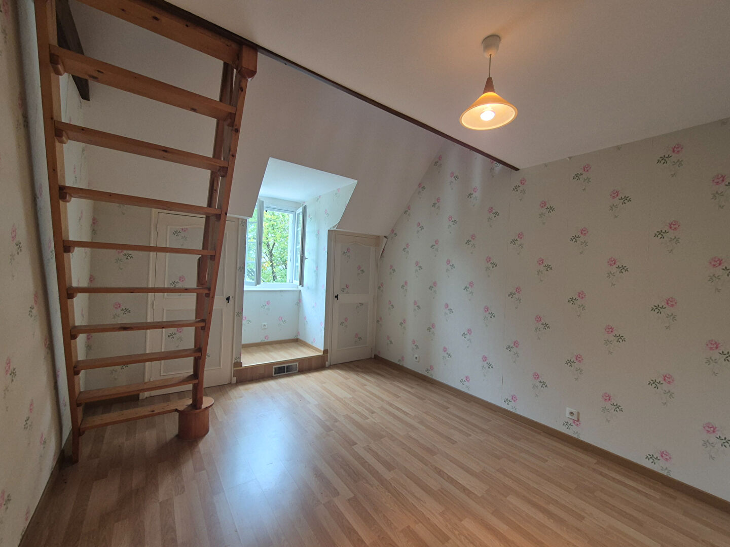 CORREZE. Sarran. Exquisite stone house with heated swimming pool. Parkland gardens of 5600m2.
