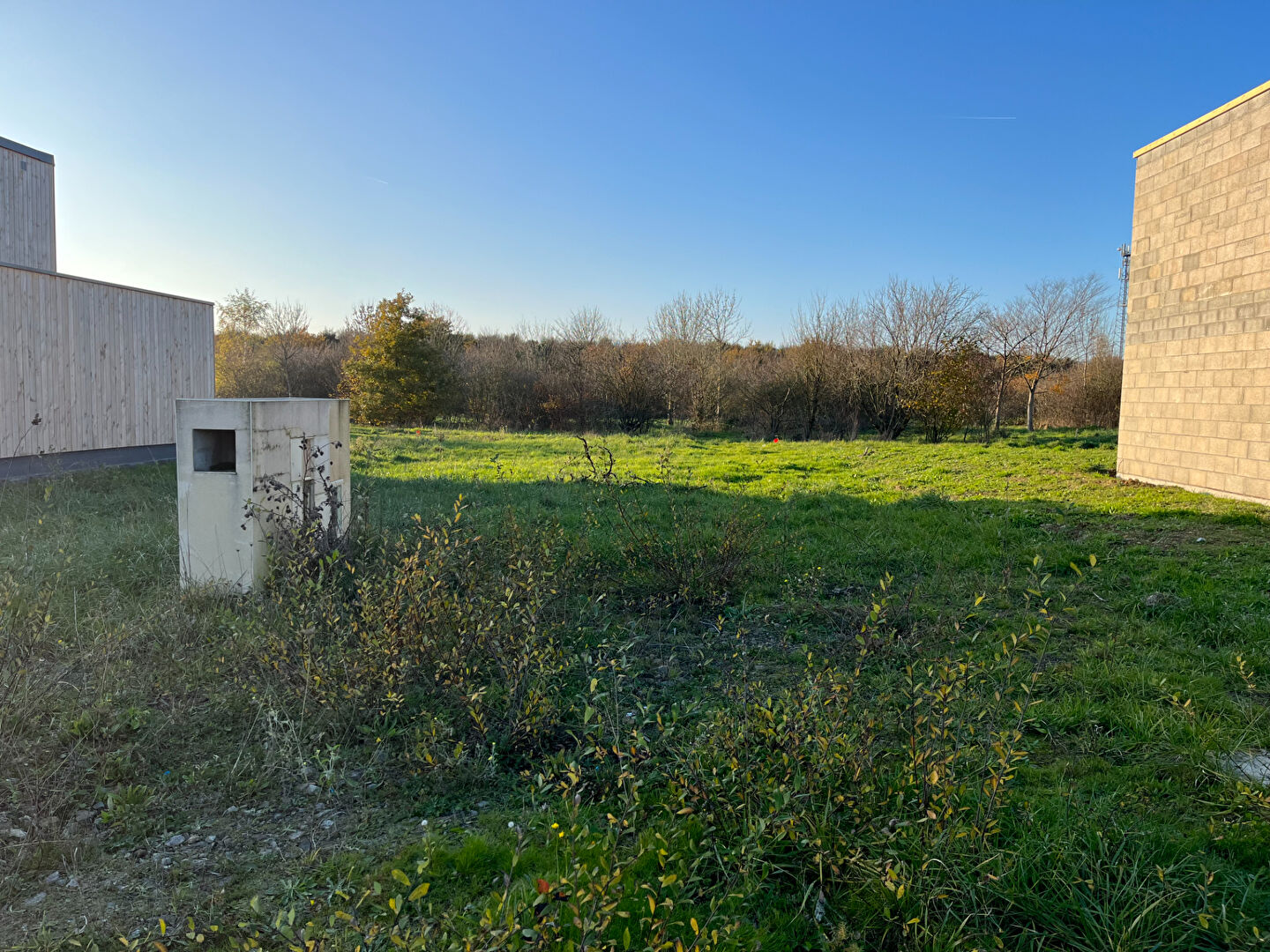 Photo Terrain constructible, viabilisé 467 m². image 2/6