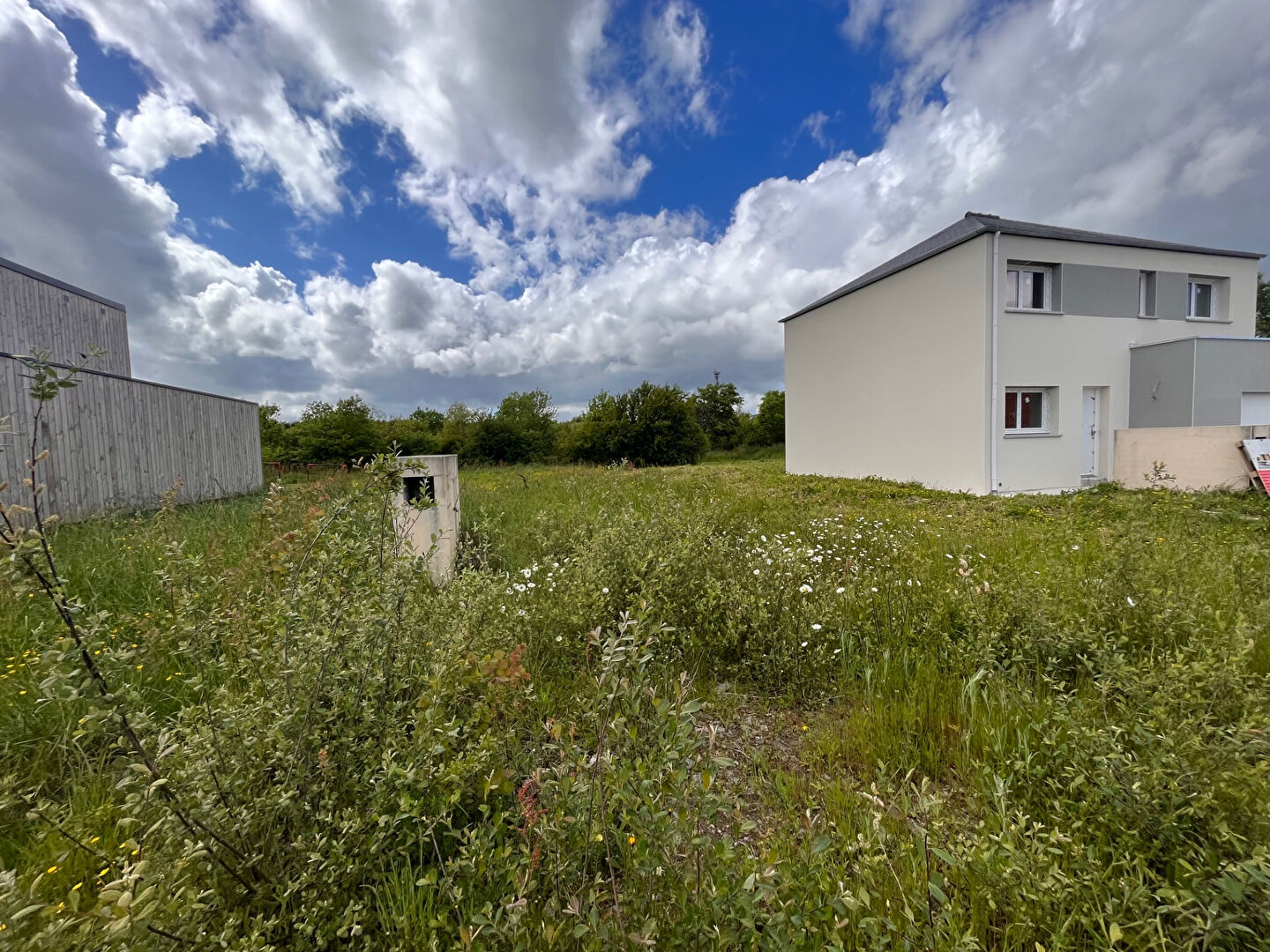 Photo Terrain constructible, viabilisé 569m². image 2/6