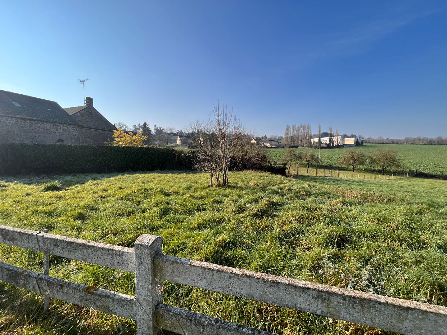 Photo Terrain constructible hors lotissement, image 2/6