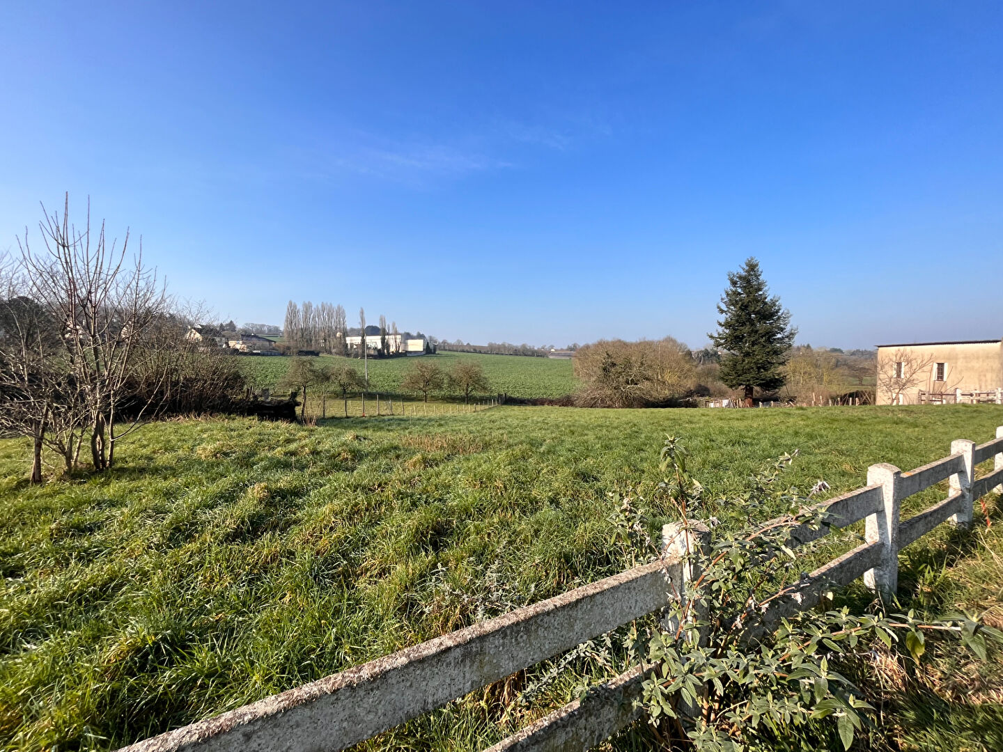 Photo Terrain constructible hors lotissement, image 3/6