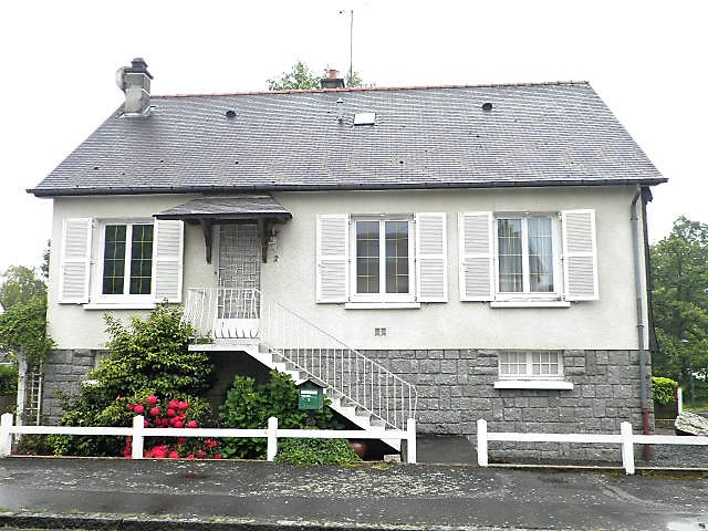 Maison 4 chambres sur sous-sol.