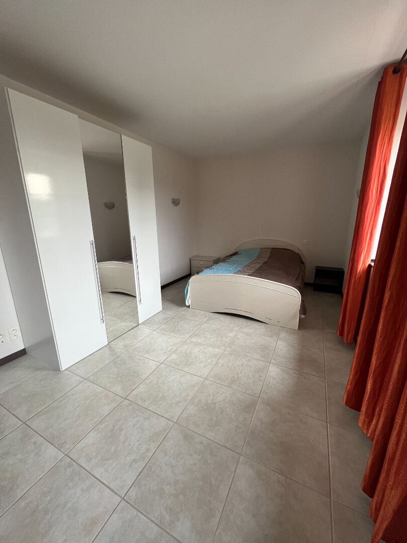 Photo Longère à vendre sur près  de 2 hectares de terrain dont bois. image 4/6