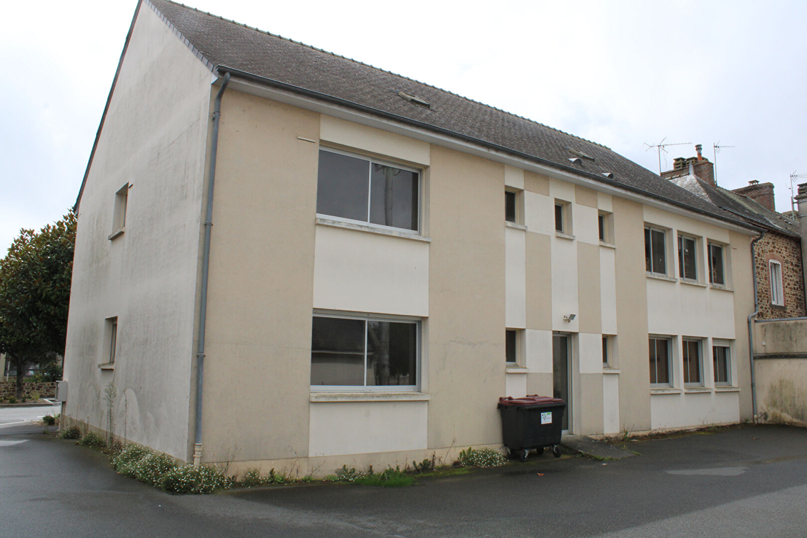 Photo La Guerche De Bretagne, Local professionnel sur 3 niveaux image 1/6