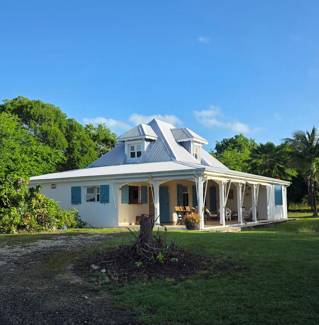 Propriété de 5380 m²  avec vue mer -  Proche Grand-Bourg