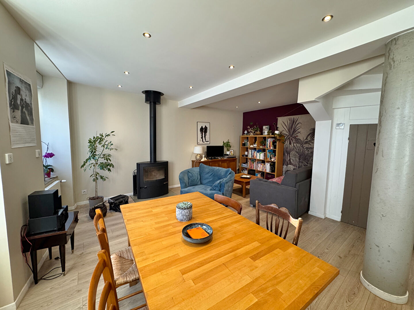 Photo Maison de ville, rénovée, Ag. du Donjon. image 2/6