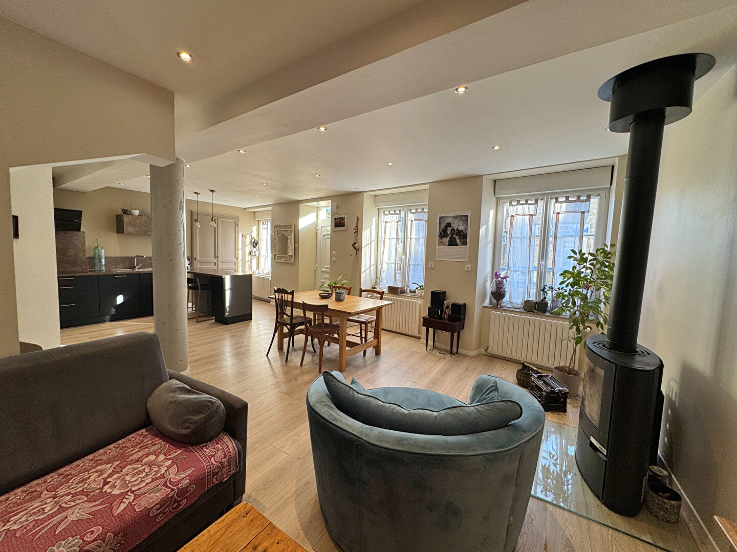 Photo Maison de ville, rénovée, Ag. du Donjon. image 3/6