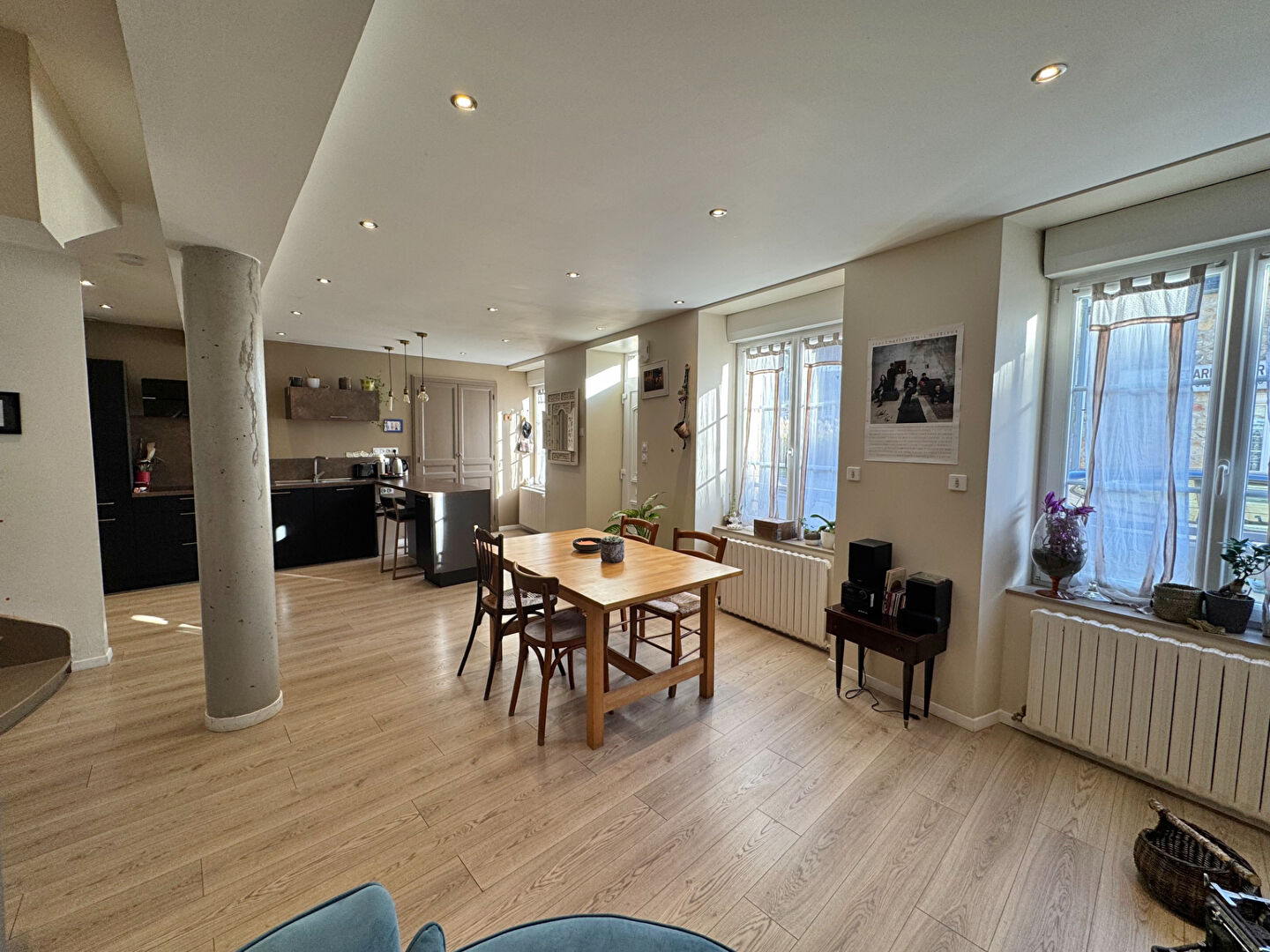 Photo Maison de ville, rénovée, Ag. du Donjon. image 4/6