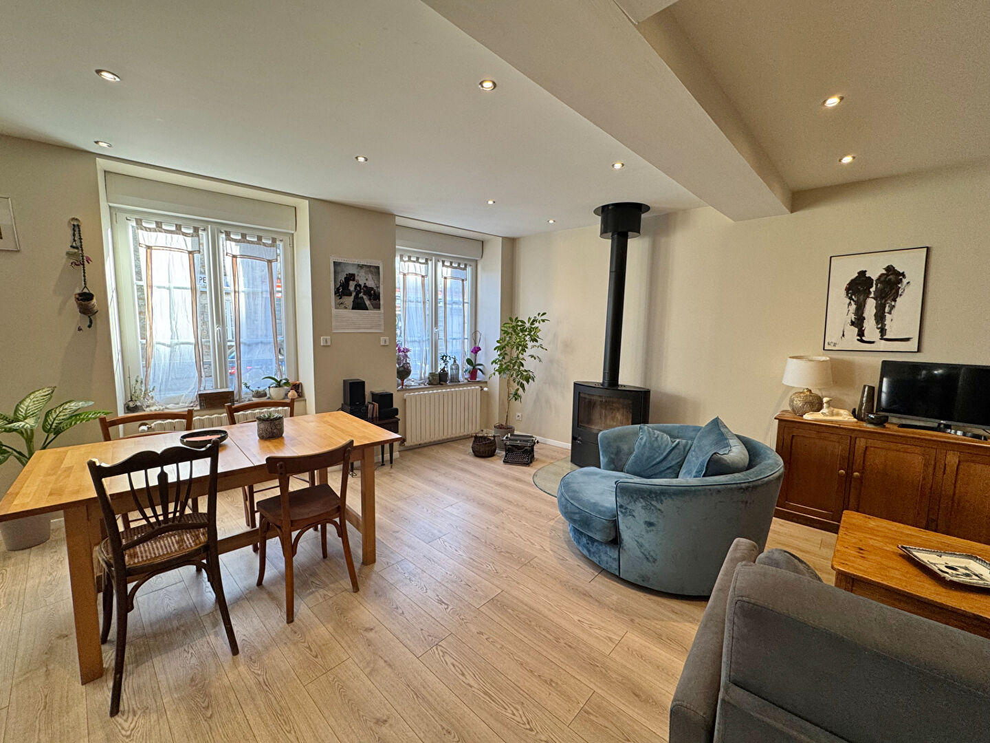 Photo Maison de ville, rénovée, Ag. du Donjon. image 5/6