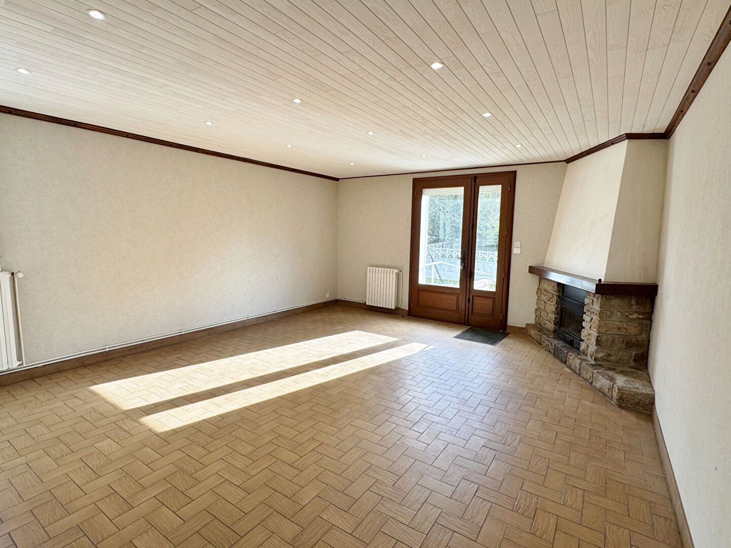 Photo Ensemble de deux maisons, dont une location, Ag. du Donjon. image 2/6