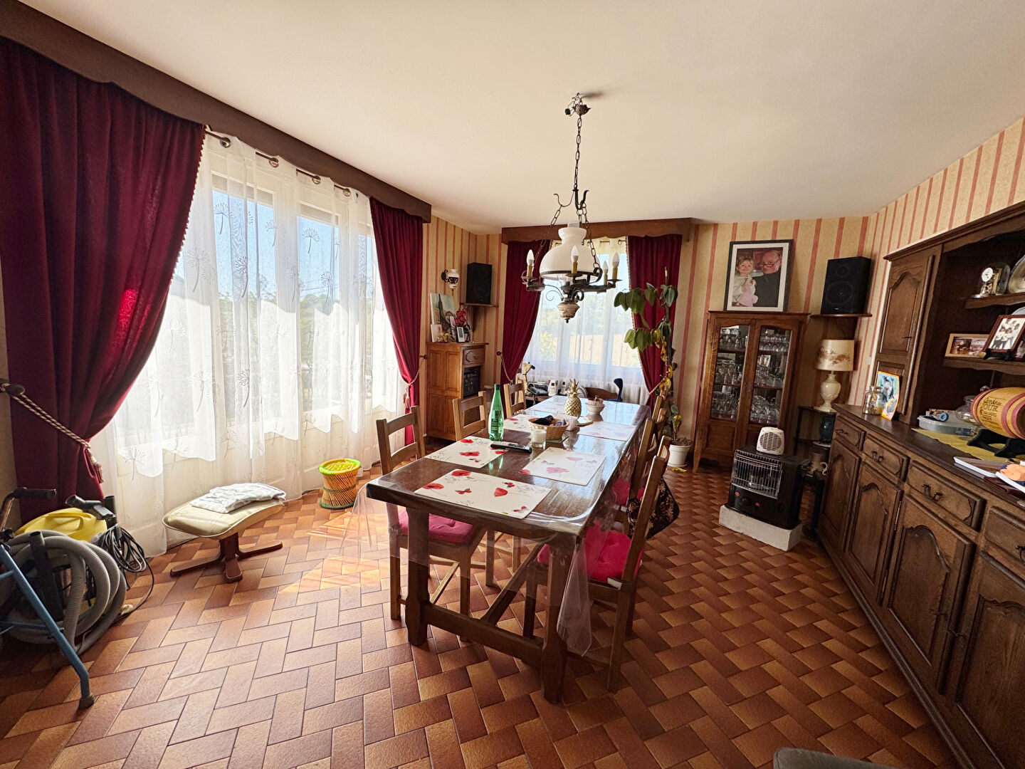 Photo Pavillon sur sous-sol, à moderniser, Ag. du Donjon. image 2/6