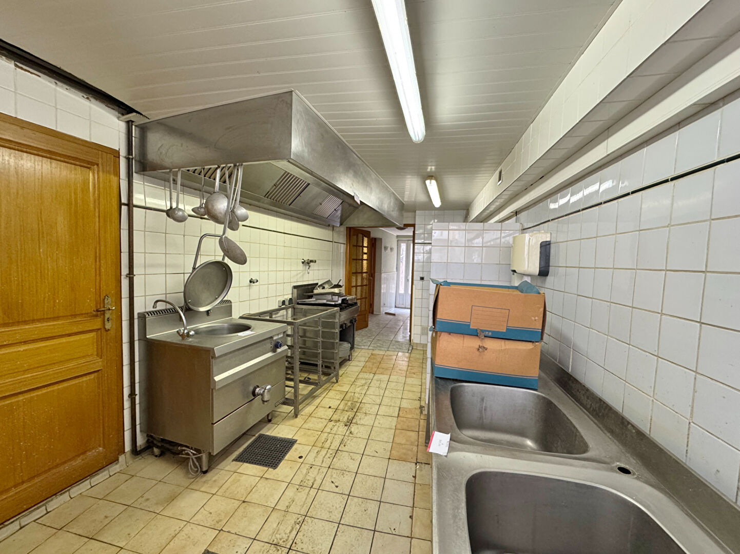 Photo Immeuble à usage mixte, avec de grands volumes, Ag. du Donjon. image 5/6