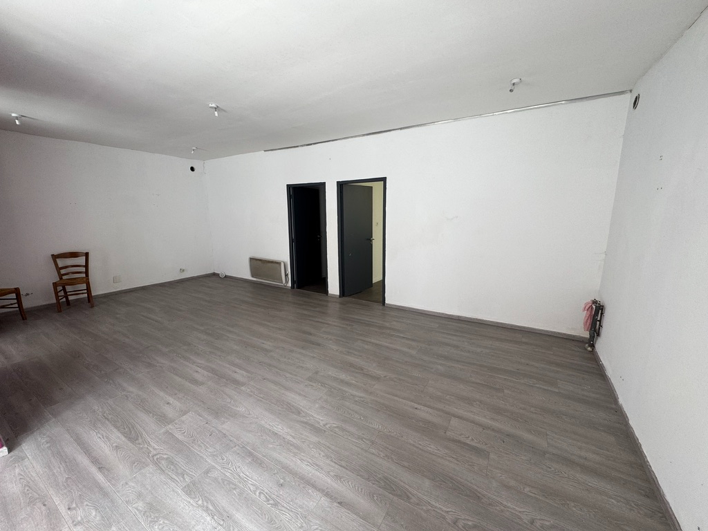 IMMEUBLE PROCHE GARE 3 APPARTEMENTS 1 LOCAL COMMERCIAL TRANSFORMABLE