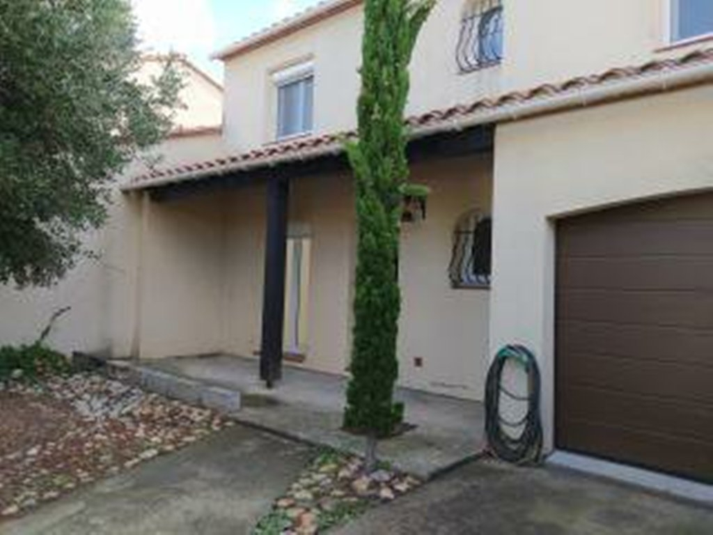 Villa T6 à louer à l'année avec garage