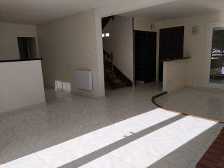 Photo Villa T6 à louer à l'année avec garage image 4/6