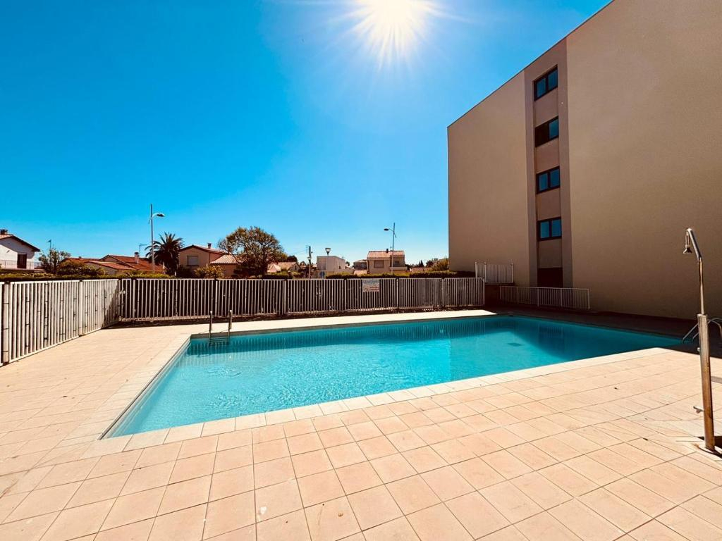 Canet plage centre location année Studio vide résidence avec piscine