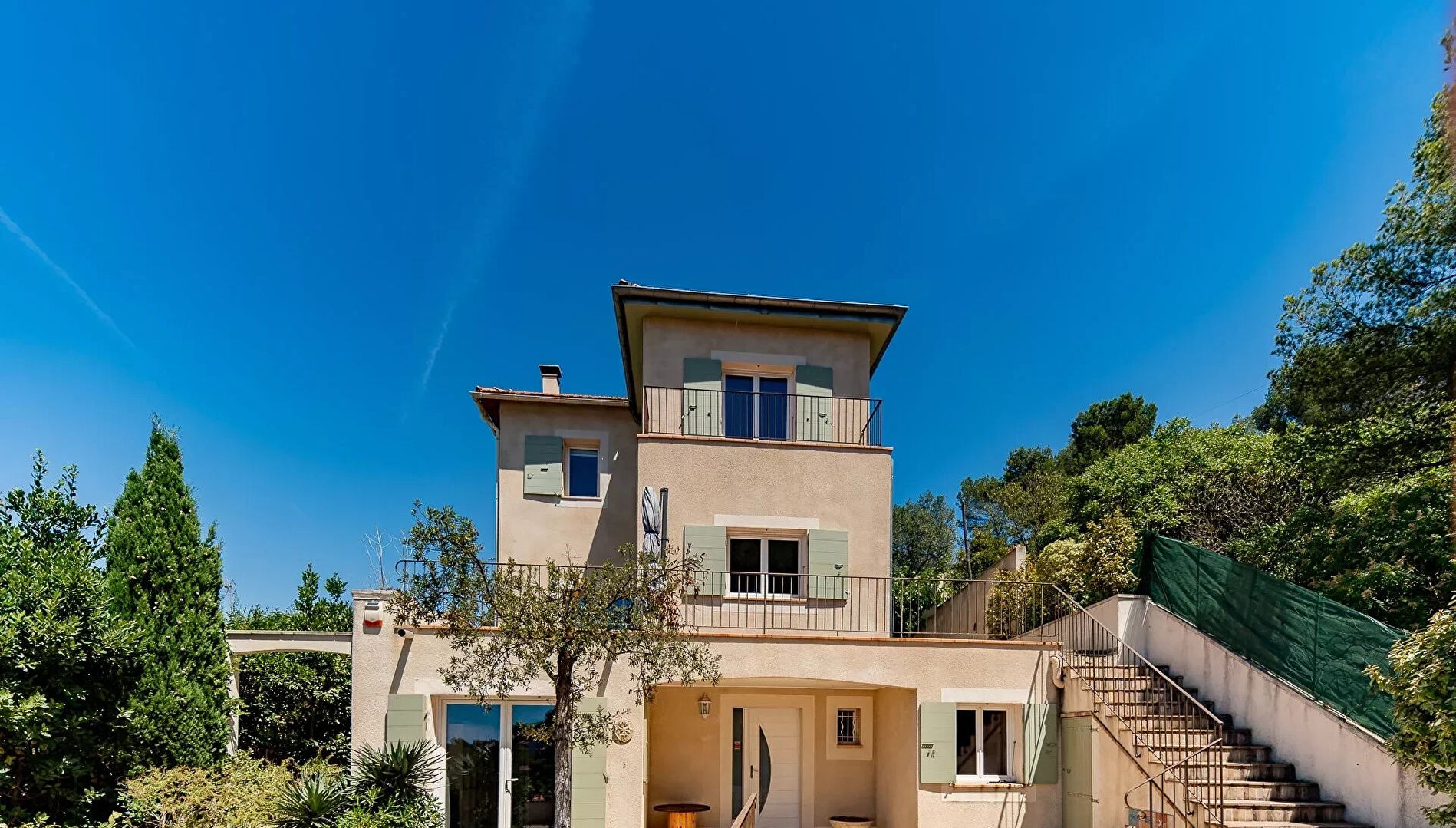 Villa 250m²  sur 544m², Piscine, studio indépendant, Marseille 13009.