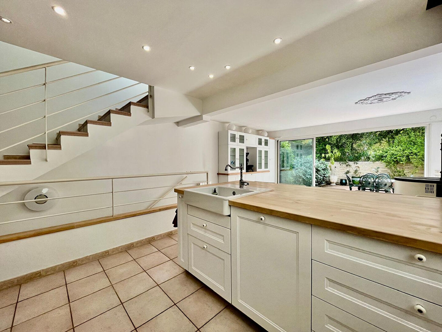 Photo Appartement avec terrasses, garage double, proximité du village et du port à pied - Cassis  13260. image 3/6