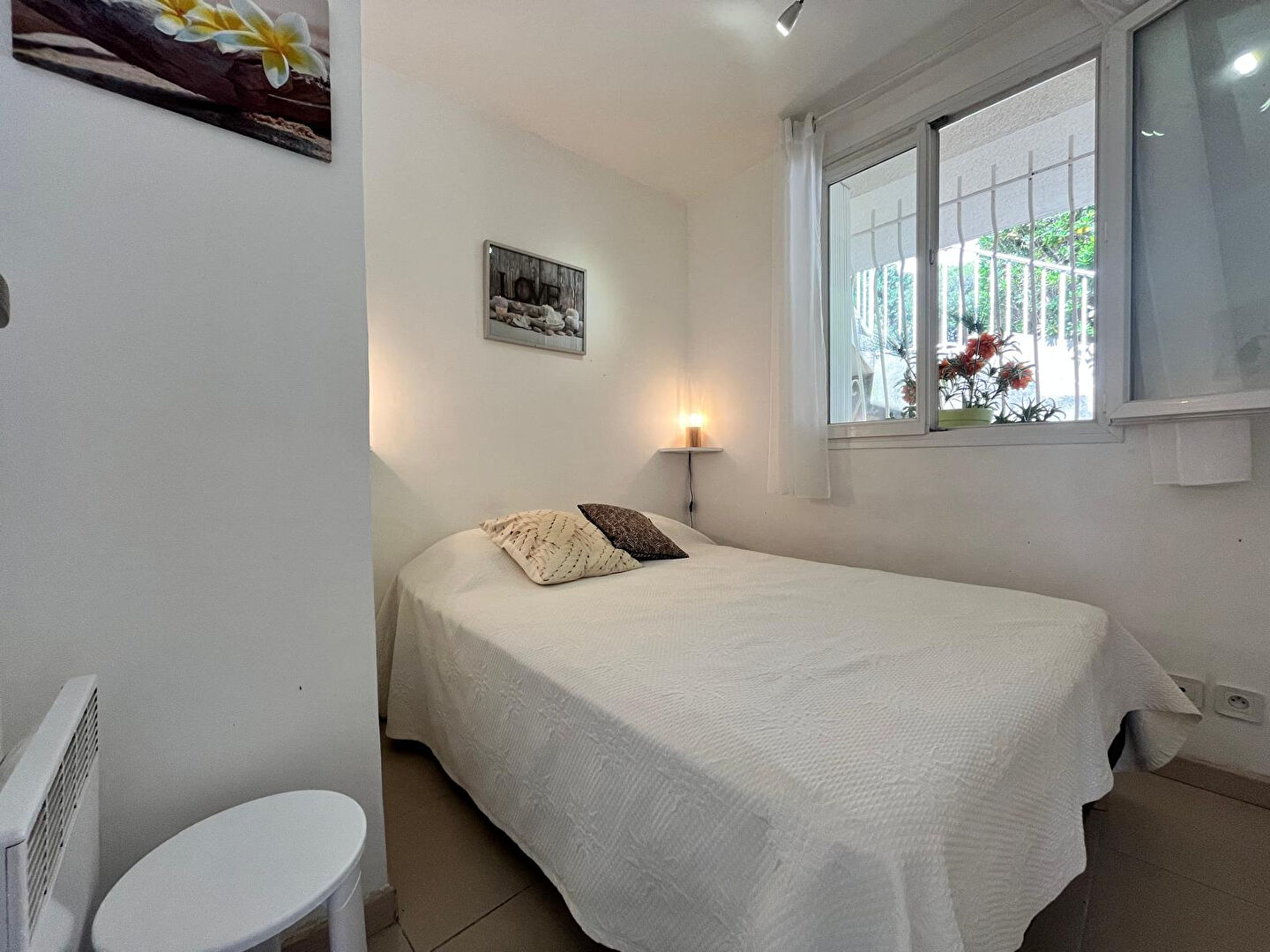 Photo Appartement T2 avec balcon dans résidence sécurisée et recherchée proche du port. 13260 Cassis image 5/6