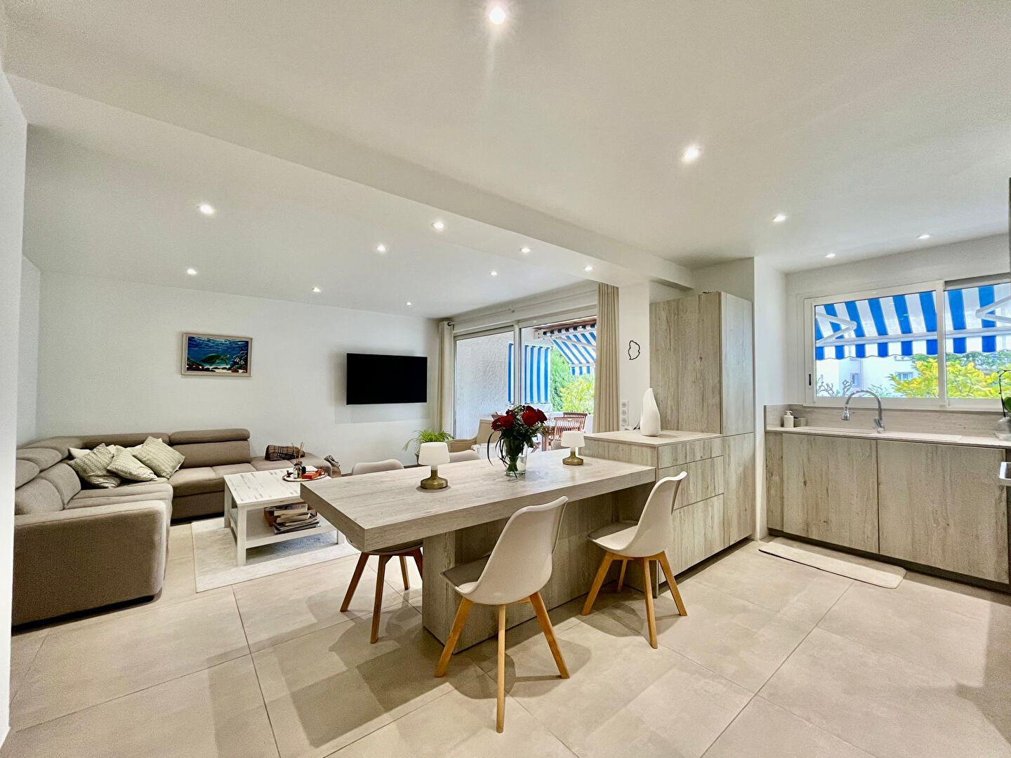 Superbe appartement 3 pièces avec terrasse en plein coeur du village- 13260 CASSIS